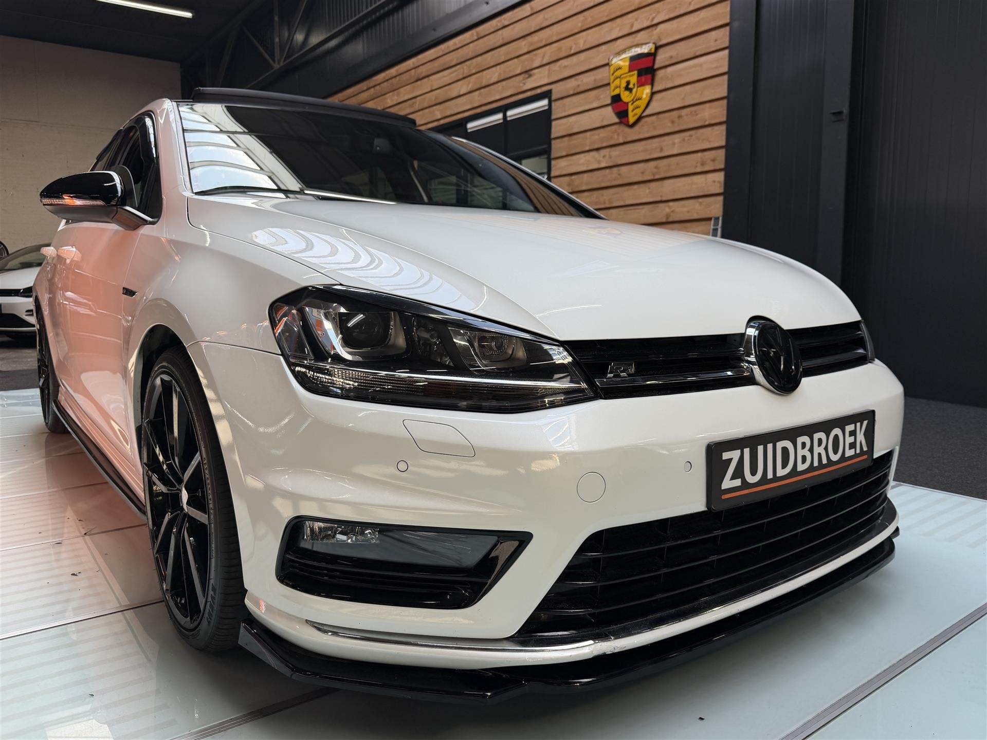 Foto 6 van Volkswagen Golf 1.4 TSI DSG | R-Line | Pano | Akra | Maxton