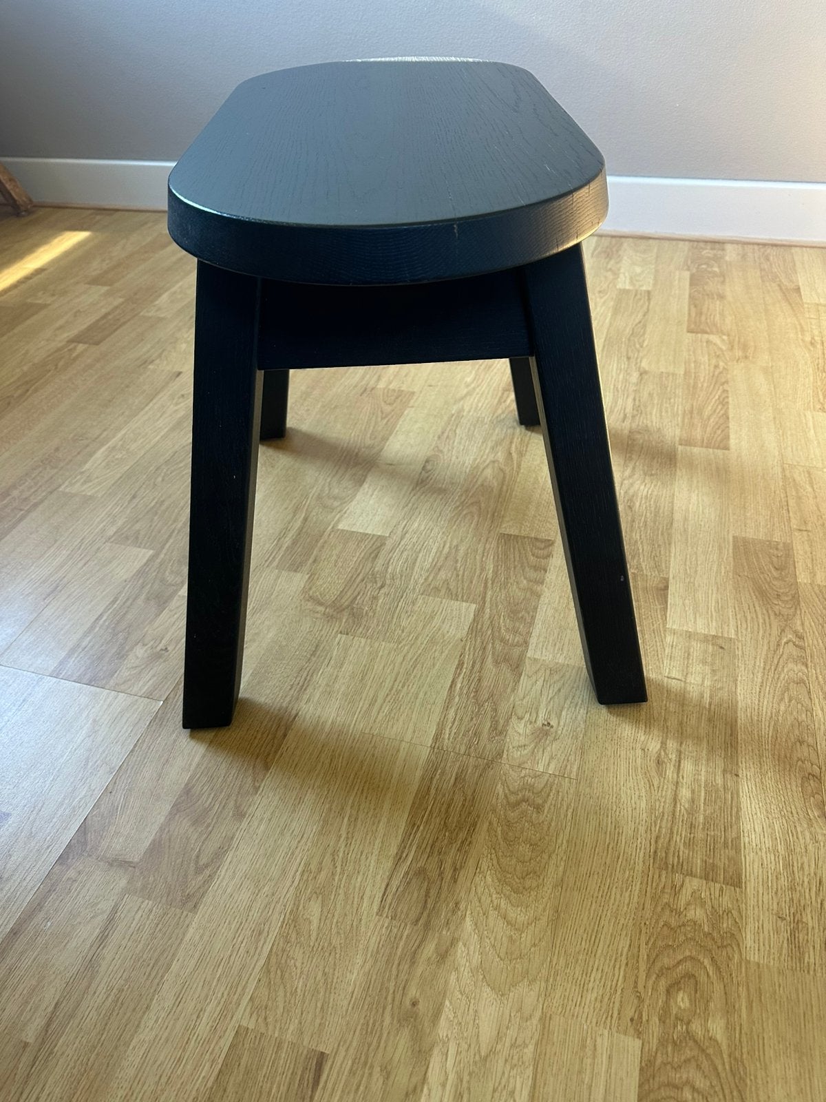Te koop: zwart eikenhouten design krukje, Ophalen, Zo goed als nieuw