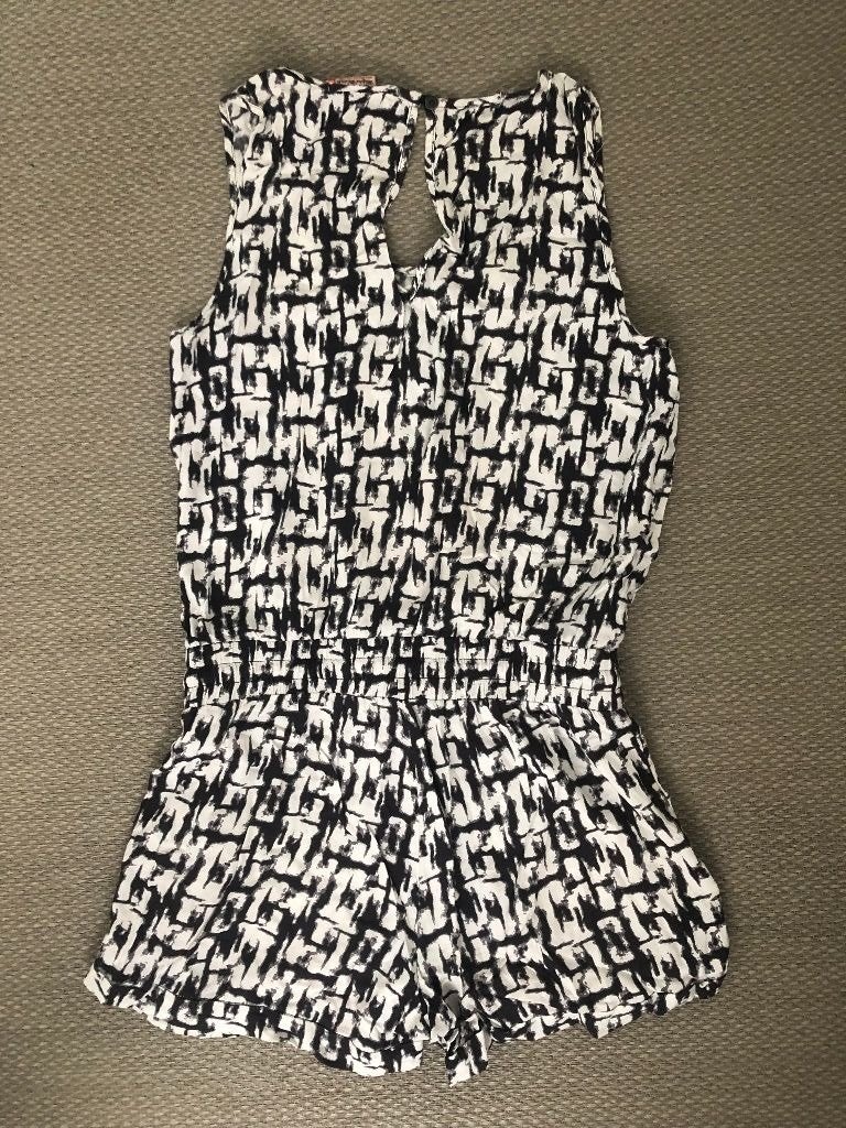 Zwart witte jumpsuit maat 36., Kleding | Dames, Jumpsuits, Only, Zwart, Nieuw, Ophalen of Verzenden