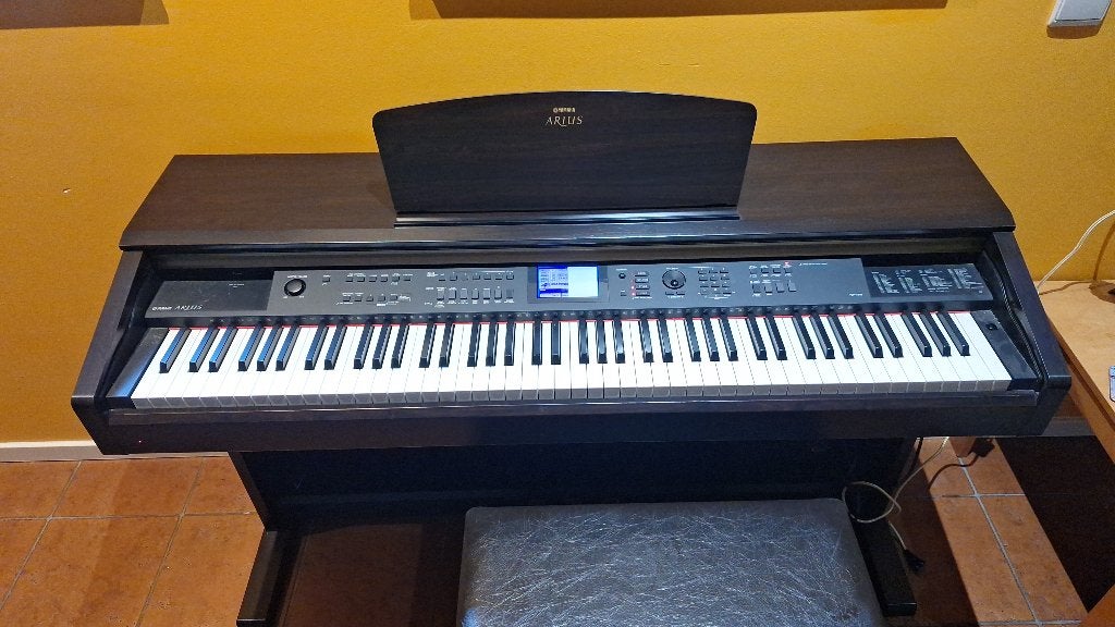 Yamaha Arius-V240, Ophalen, Gebruikt, Zwart