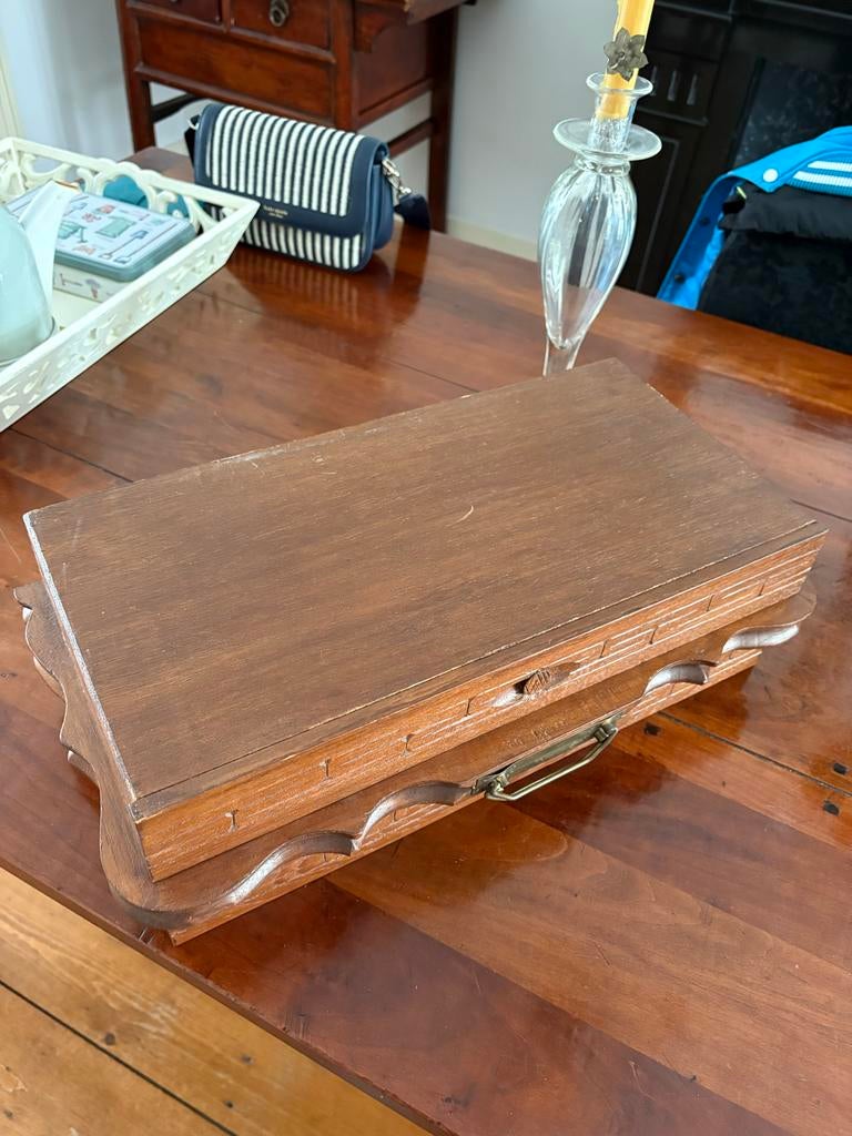 Antiek houten schaakspel met lades en oosterse details, Een of twee spelers, Ophalen of Verzenden, Gebruikt