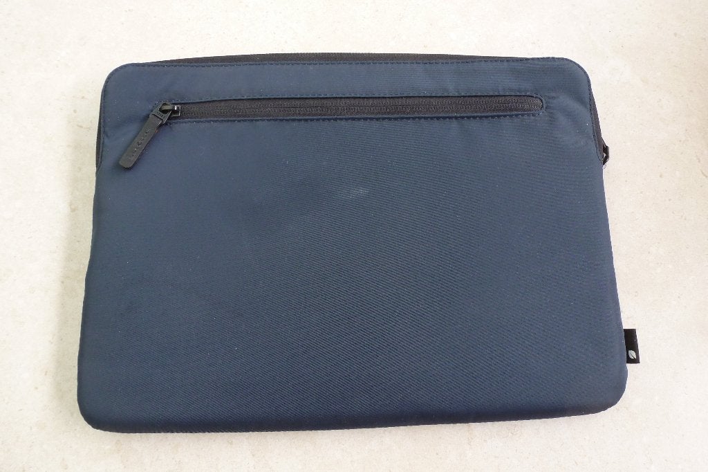 Laptop hoes Apple Macbook Incase sleeve laptop tas, Ophalen of Verzenden, 13 inch, Zo goed als nieuw