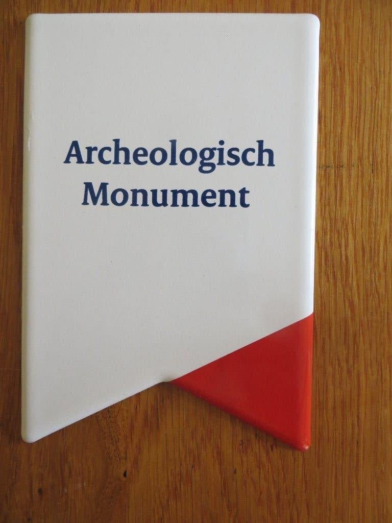 Emaille bord "Archeologisch monument", Verzamelen, Merken en Reclamevoorwerpen, Ophalen of Verzenden, Zo goed als nieuw, Reclamebord