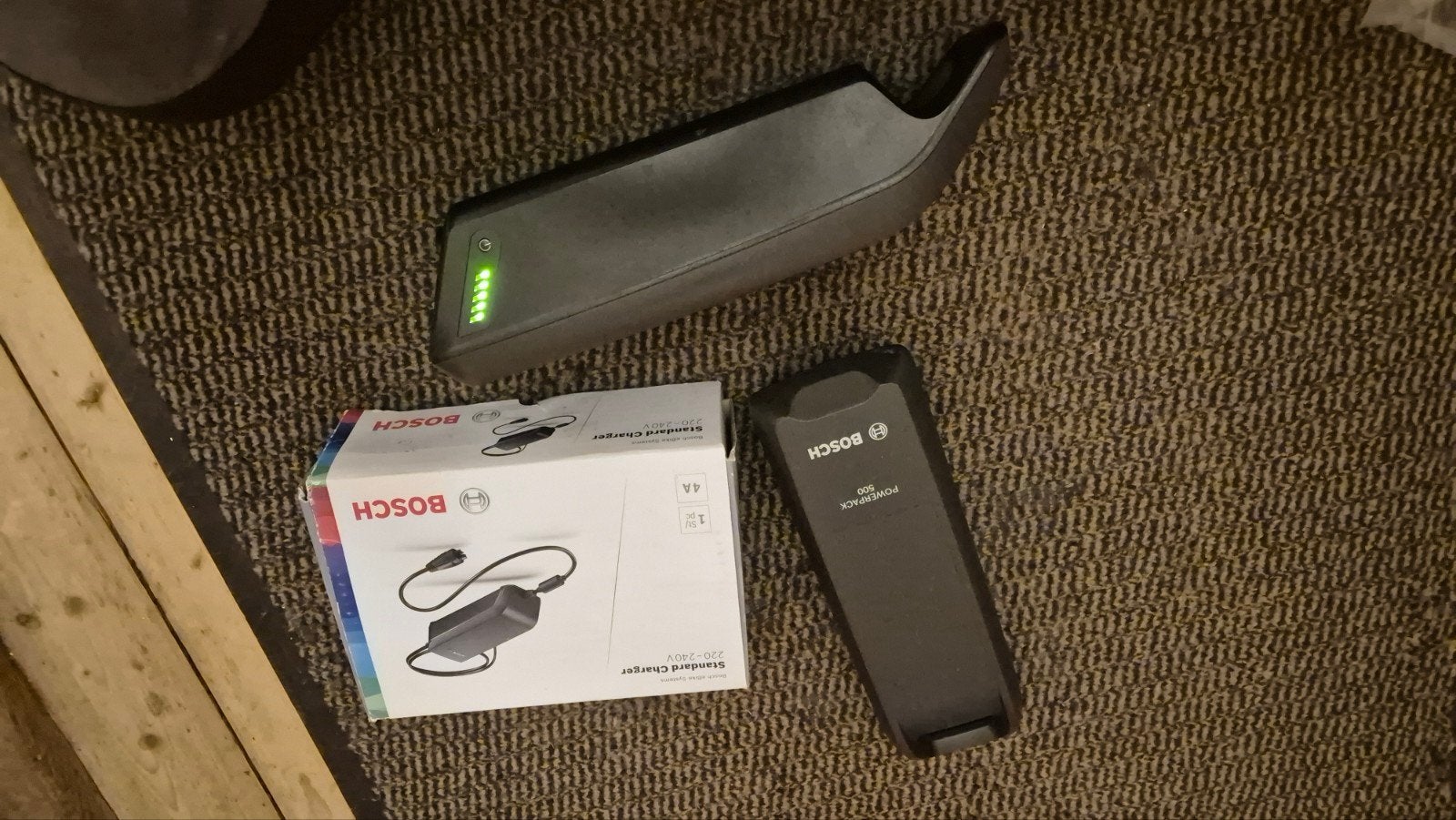 2x Bosch Powerpack 500 accu's + lader (1x nieuw), Fietsen en Brommers, Zo goed als nieuw