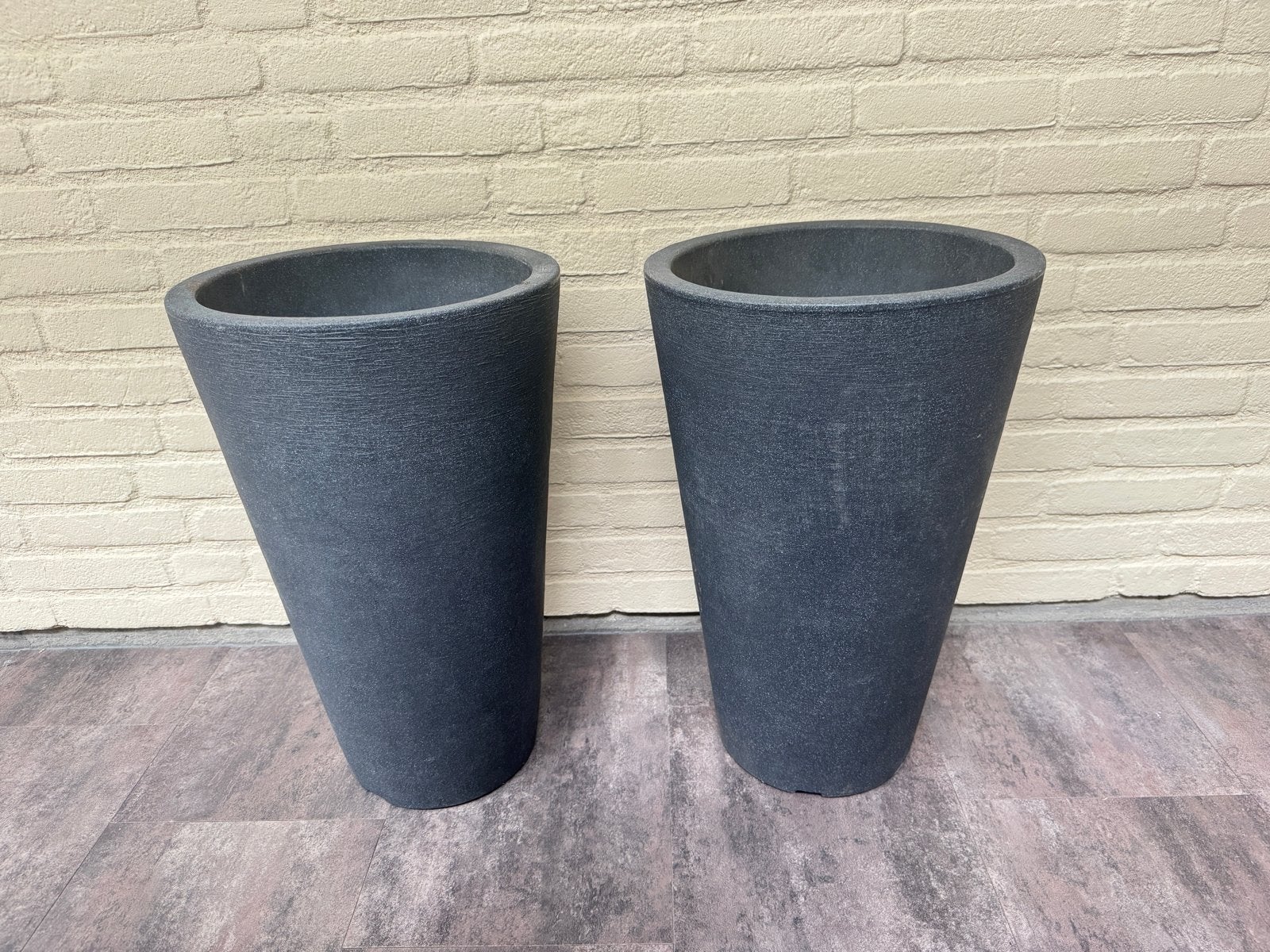 Set van 2 moderne grijze plantenbakken, Tuin en Terras, Kunststof, Gebruikt, Rond, Binnen