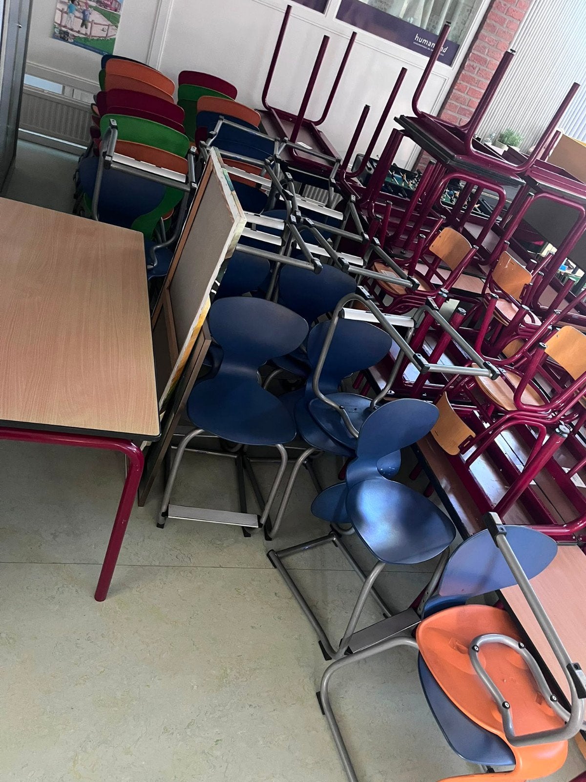 Kleuter tafels, stoelen en bureaus voor leerkrachten, Huis en Inrichting, Ophalen