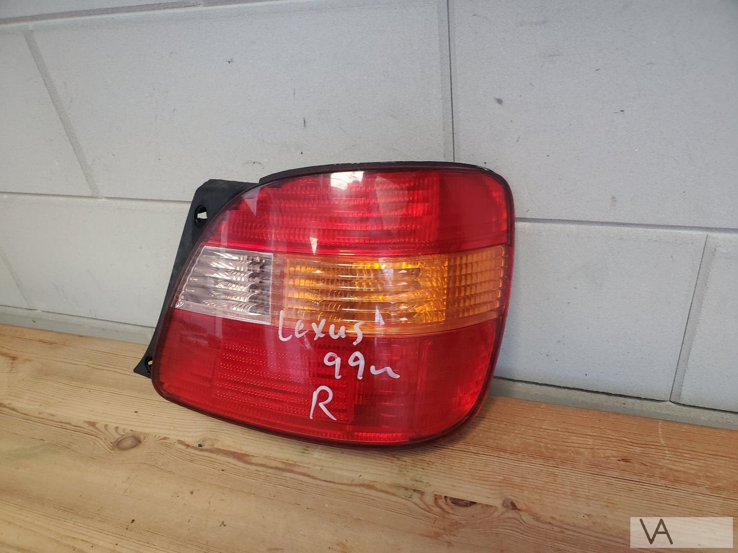 Lexus GS gs300 1998 - 2004 achterlicht rechts klein plekje, Gebruikt, -, -, -