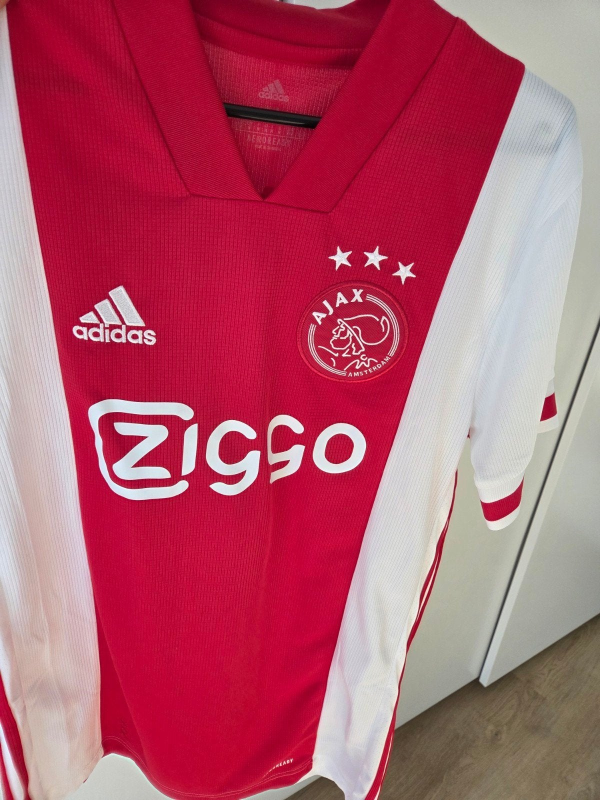 Gravenberch shirt maat medium, nieuw zonder kaartjes, Verzamelen, Sportartikelen en Voetbal, Ophalen of Verzenden, Nieuw, Ajax