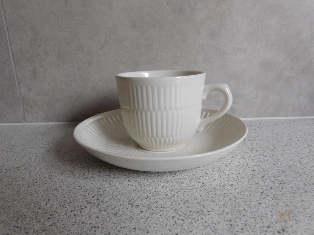 Koffie Kop en schotel Crème Vienne Royal Boch, Ophalen of Verzenden, Zo goed als nieuw, Overige stijlen, Kop(pen) en/of Schotel(s)
