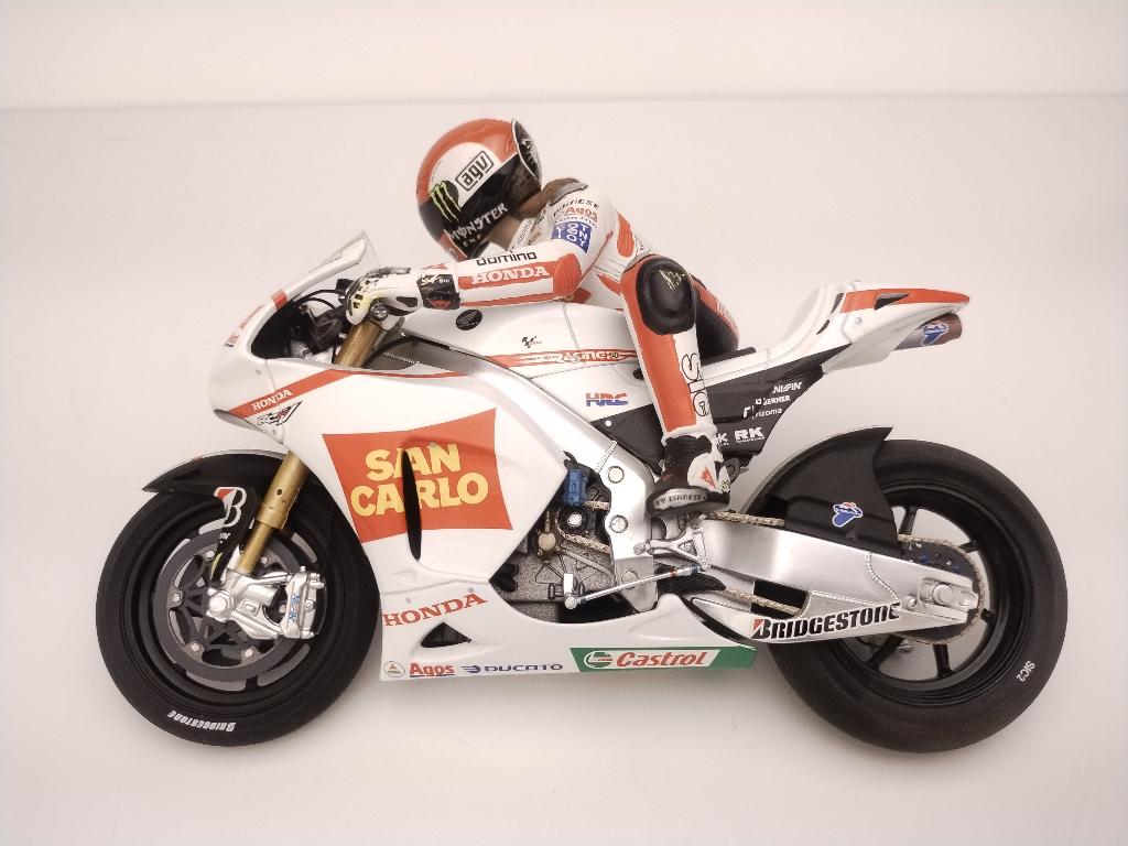 Minichamps 1/12 Honda RC212V 2011 #58 Marco Simoncelli-set