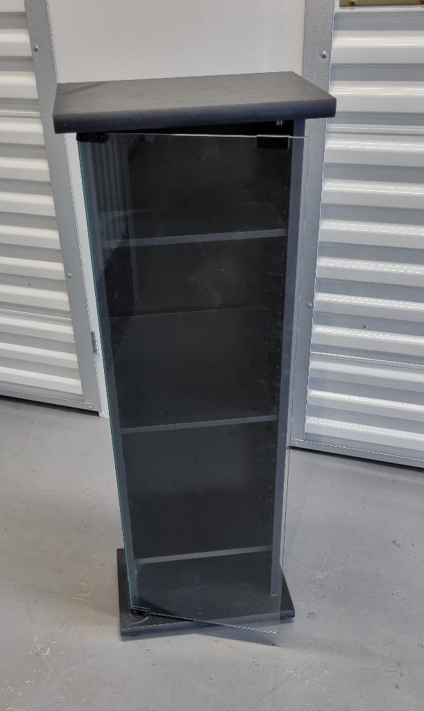 CD toren met glazen deur te koop, ZGAN!, Ophalen, Minder dan 50 cm, Met deur(en), Glas