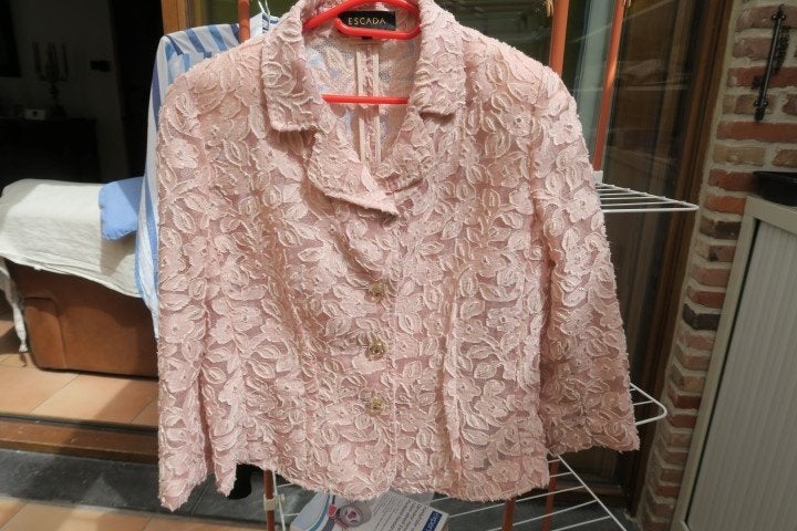 Jasje roze bloemenstructuur Escada mt 42, Kleding | Dames, Maat 42/44 (L), Nieuw, Escada, Ophalen of Verzenden