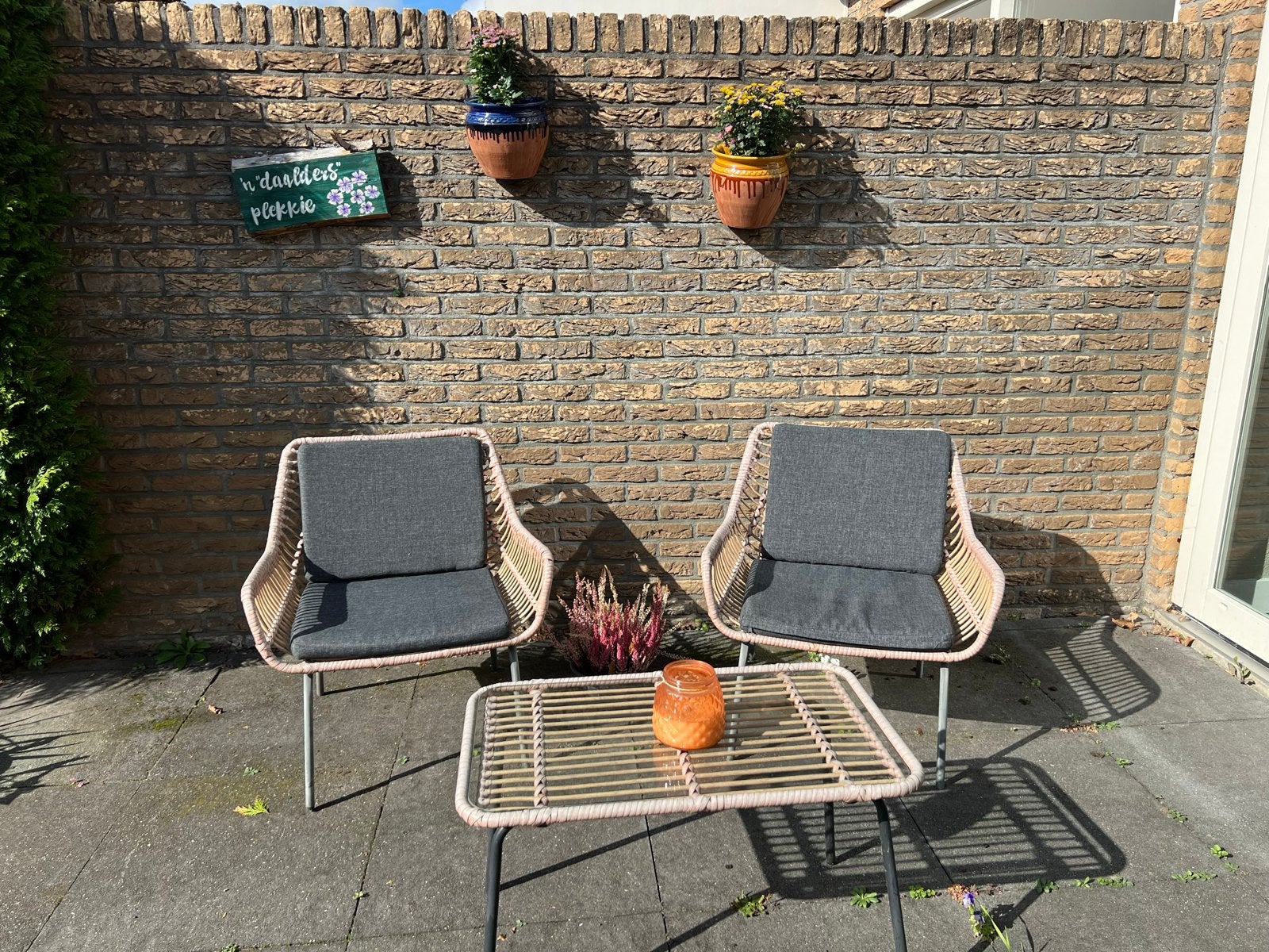 Complete loungeset met bank, stoelen en bijzettafel