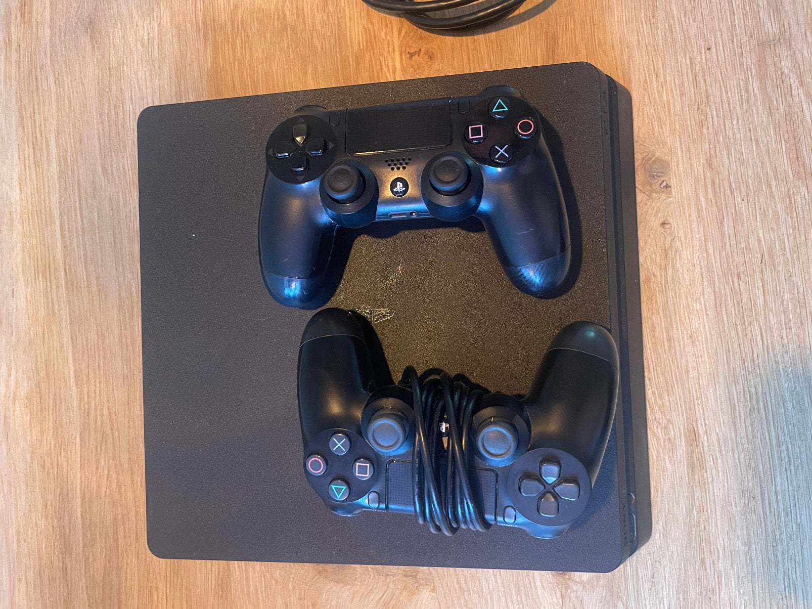 Playstation 4 slim met 1TB, Spelcomputers en Games, Spelcomputers | Sony PlayStation 4, Ophalen, Gebruikt, Met 2 controllers, 1 TB