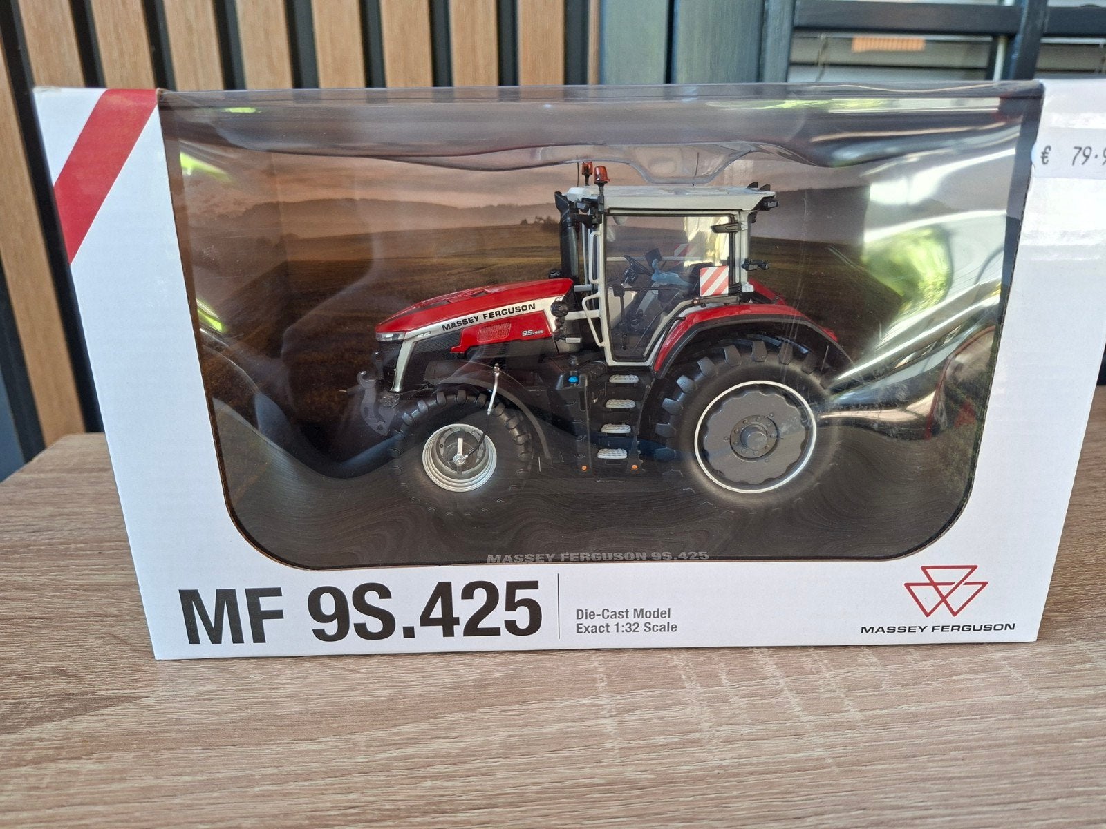 te koop MF 9S.425 UH, Ophalen of Verzenden, Tractor of Landbouw, Universal Hobbies