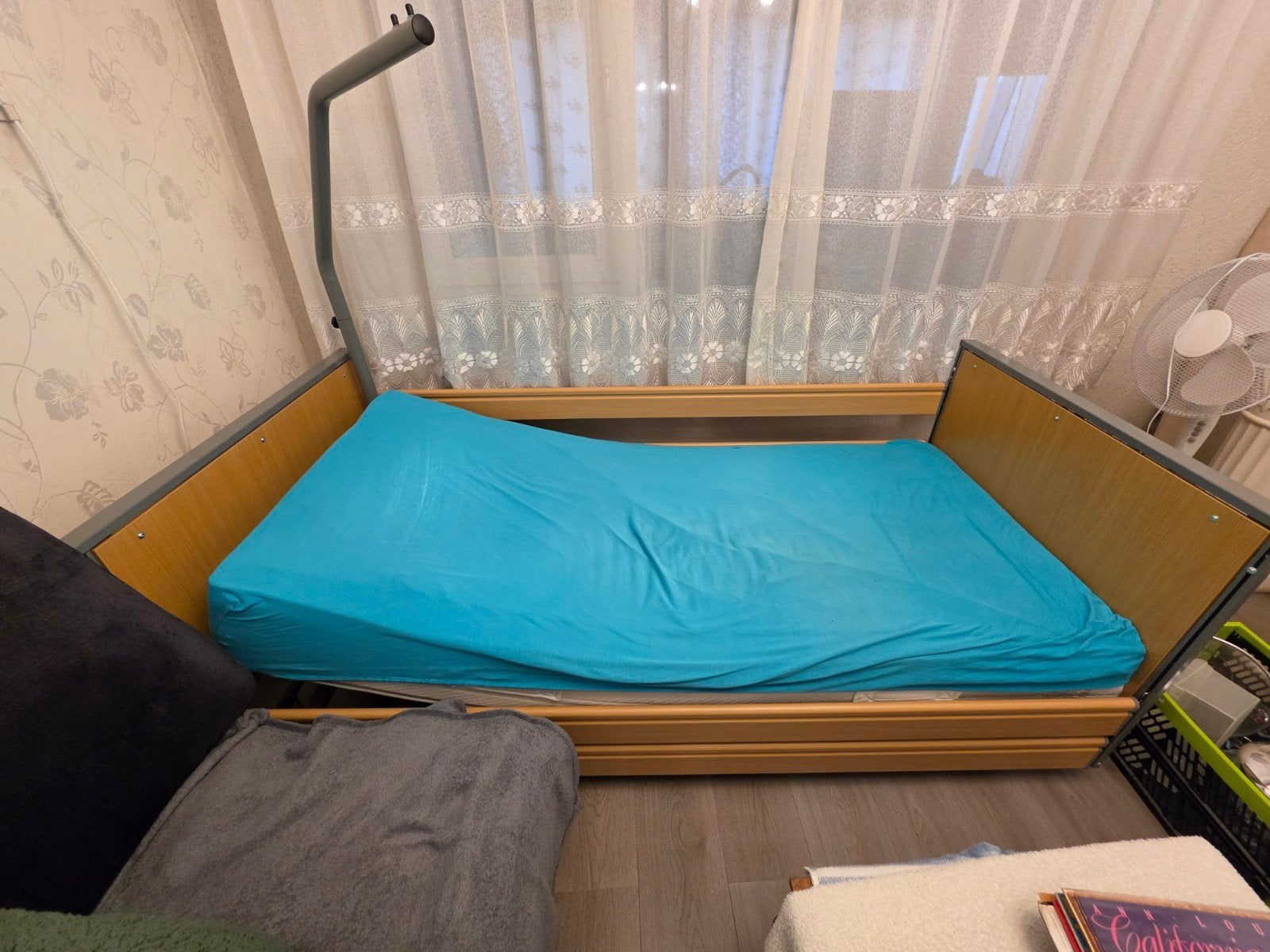 Hoog-laag bed, Ophalen, 90 cm, Eenpersoons, Zo goed als nieuw
