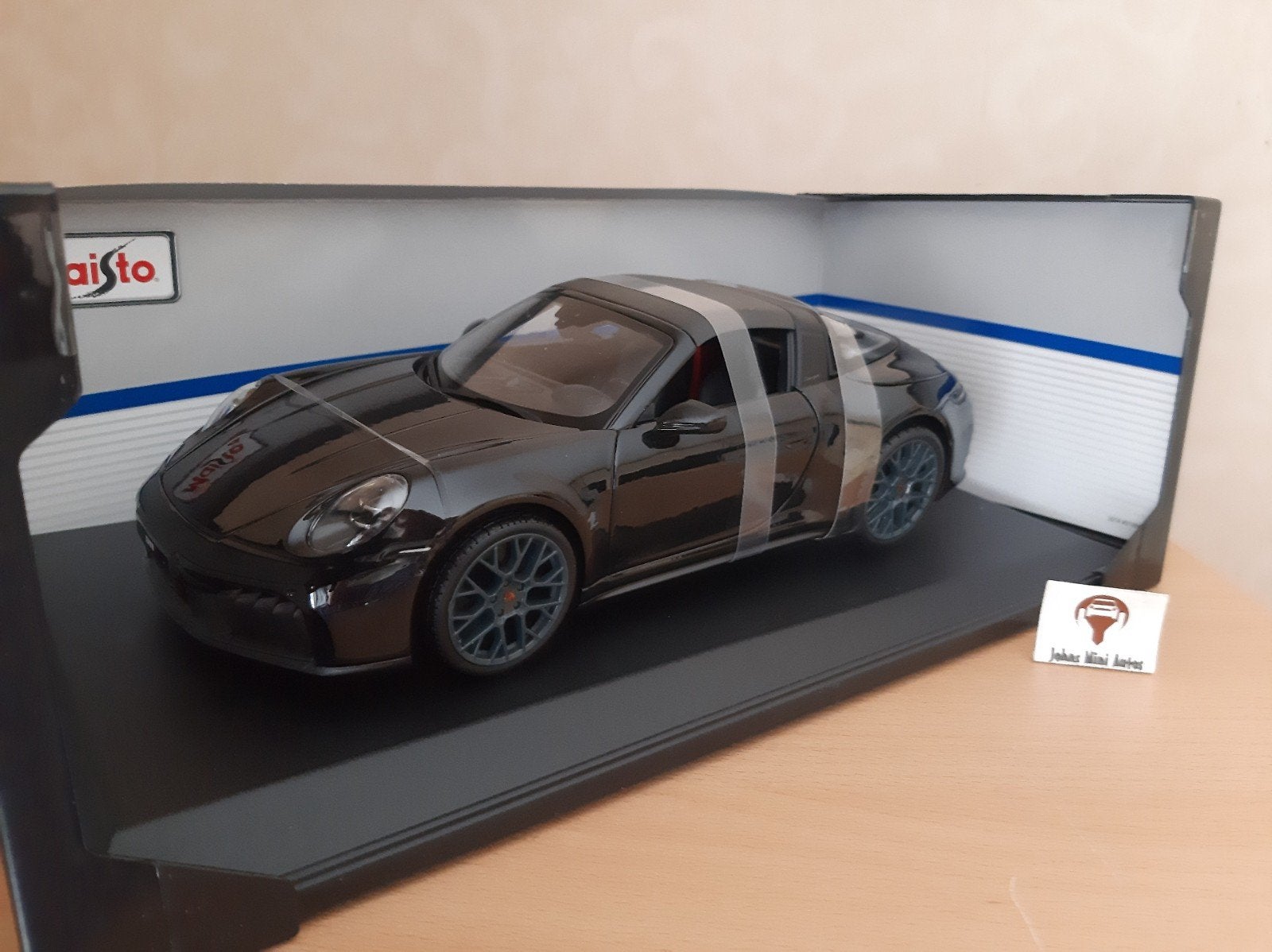 Porsche 911 (992.2) Targa 4 GTS Hybrid 2025 zwart in 1:18