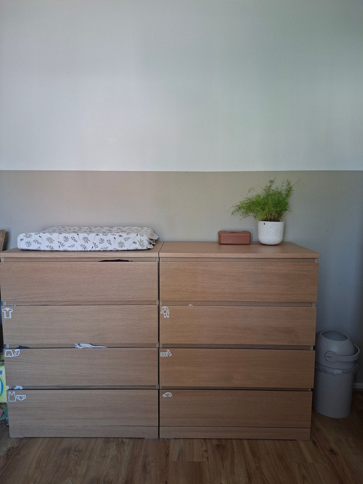 2 eikenfineer Malm kasten ,geschikt als commode babykamer, Ophalen, 100 tot 150 cm, 50 tot 100 cm, Zo goed als nieuw