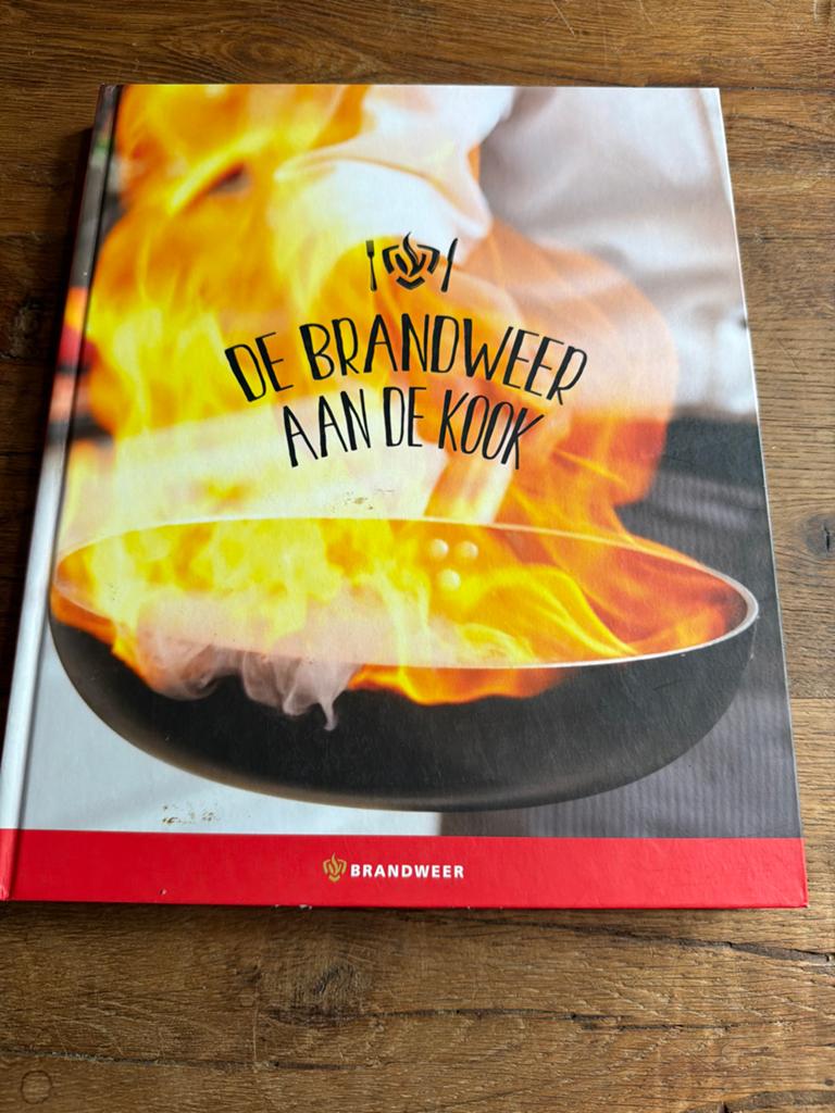 De Brandweer aan de Kook - Uniek Kookboek, Voorgerechten en Soepen, Ophalen of Verzenden, Zo goed als nieuw, Gezond koken