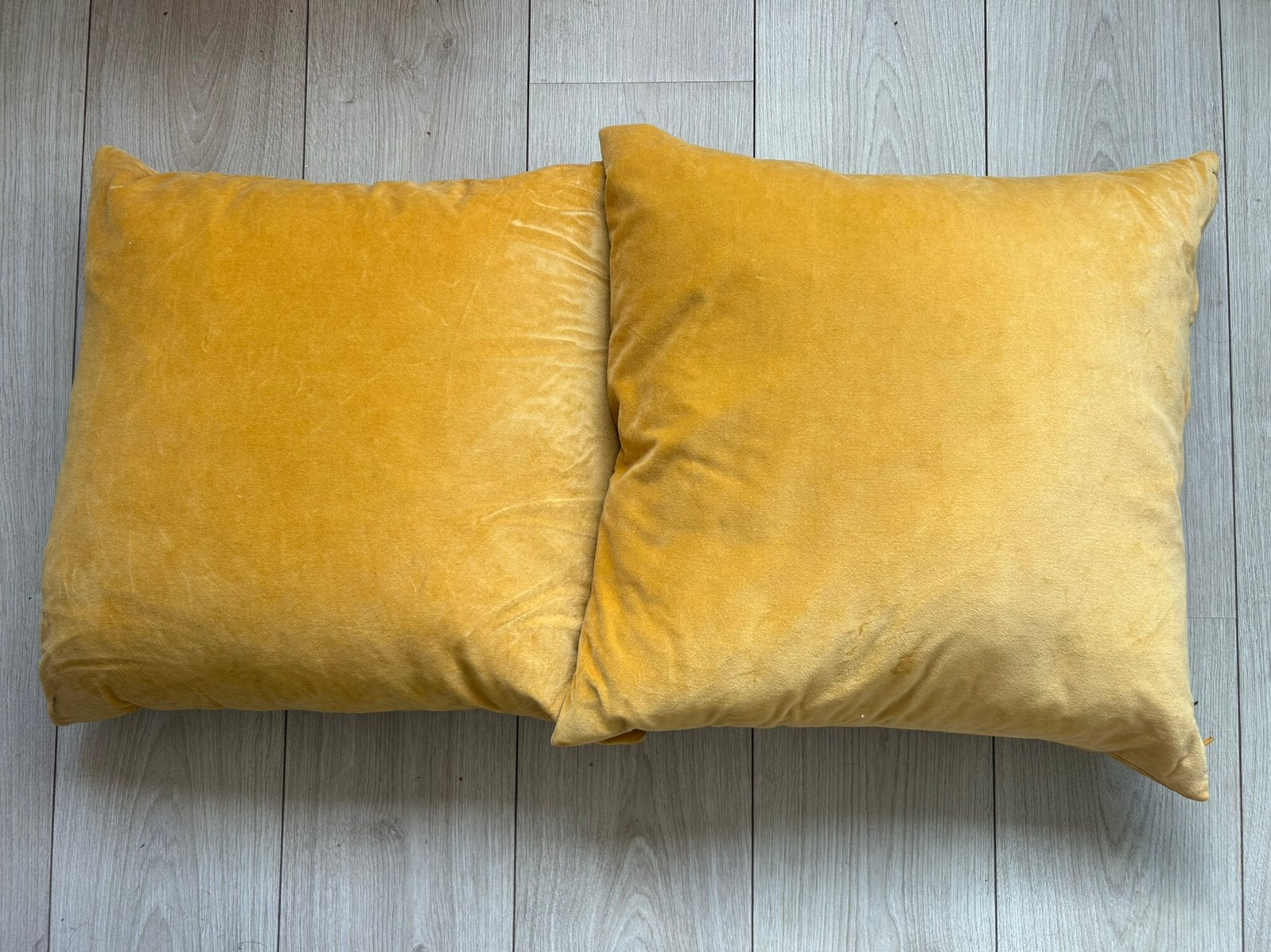 Ikea Sierkussens set van 2 okergeel velvet, Gebruikt, Geel, Vierkant, Ophalen of Verzenden