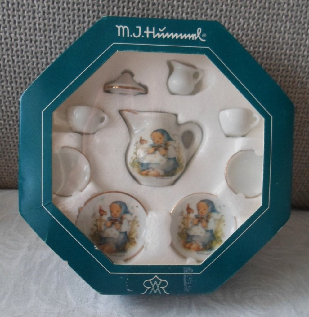 Kinderserviesje M.J. Hummel. 9-delig. Theeserviesje. Reutter, Verzamelen, Ophalen of Verzenden, Zo goed als nieuw