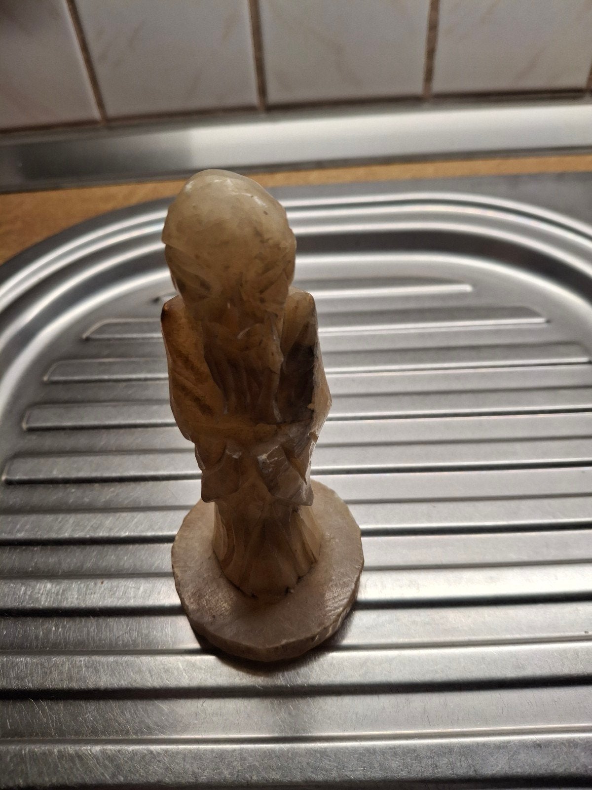 beeldje half edelsteen wijsgeer hoogte  16cm, Ophalen of Verzenden
