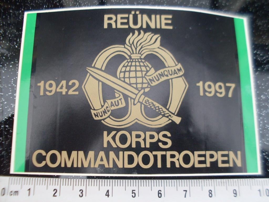 sticker reunie korps commandotroepen 1997 logo embleem, Verzenden, Zo goed als nieuw, Bedrijf of Vereniging