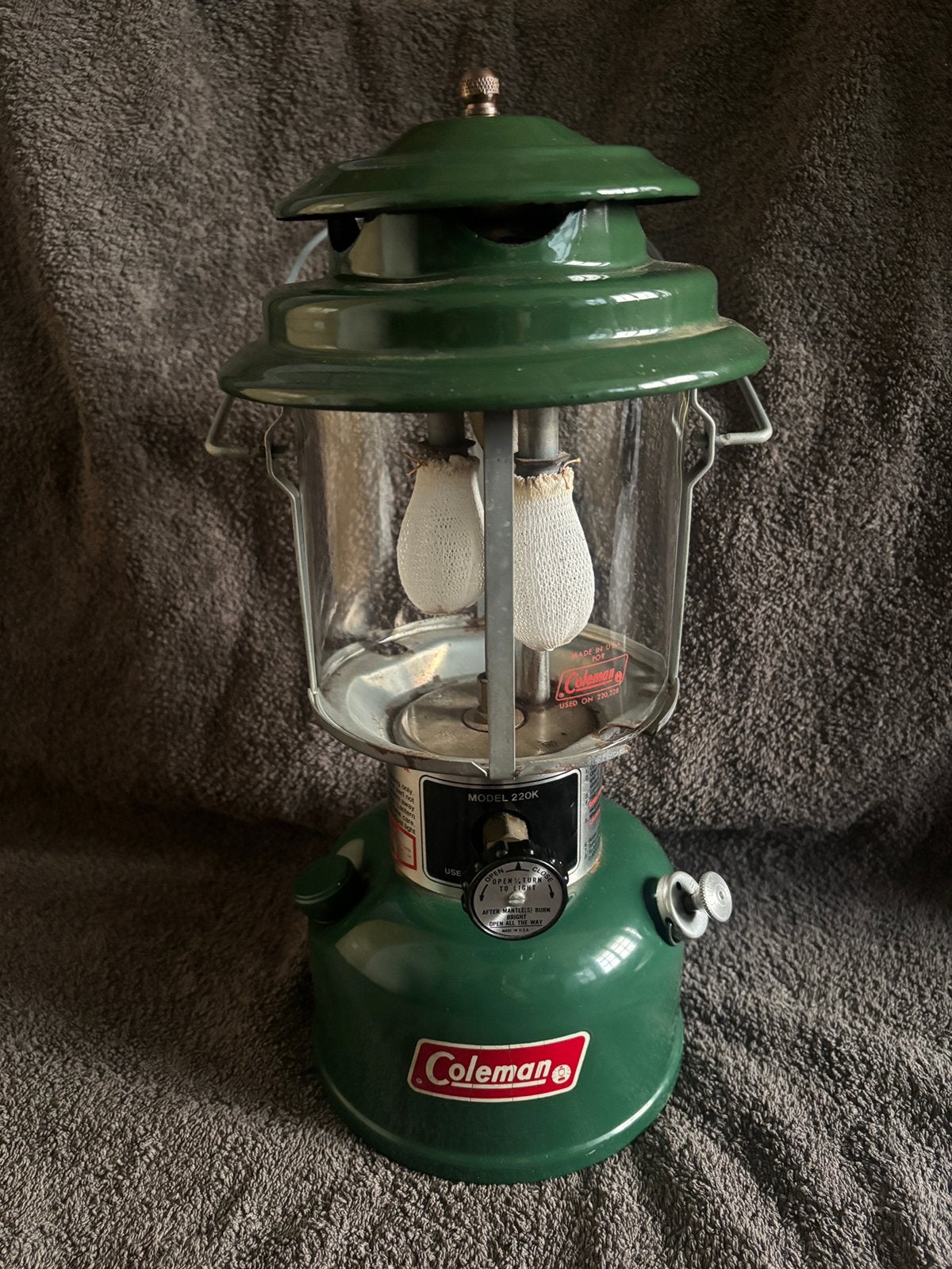 Coleman 220K, two mantle lantern, Ophalen of Verzenden, Gebruikt