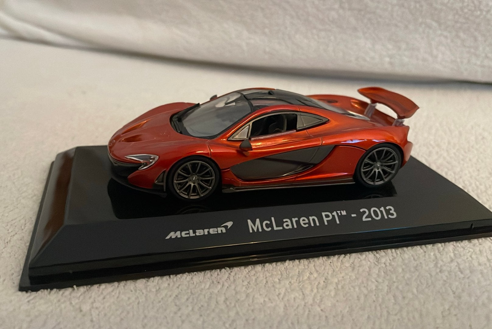 Mclaren P1 1:43, Ophalen of Verzenden, Zo goed als nieuw, Auto, Overige merken