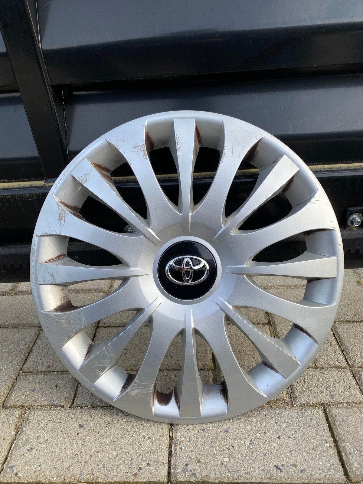 1 originele Toyota Yaris wieldop 15” inch, Auto diversen, Wieldoppen, Ophalen of Verzenden, Gebruikt