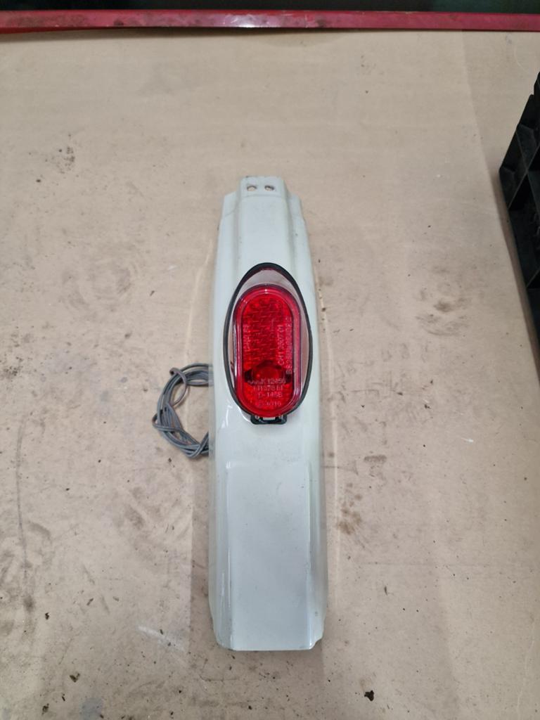 Puch MS MV VS achterkant spatbord nieuw met achterlicht, Fietsen en Brommers, Ophalen of Verzenden, Nieuw, Overige typen, Puch