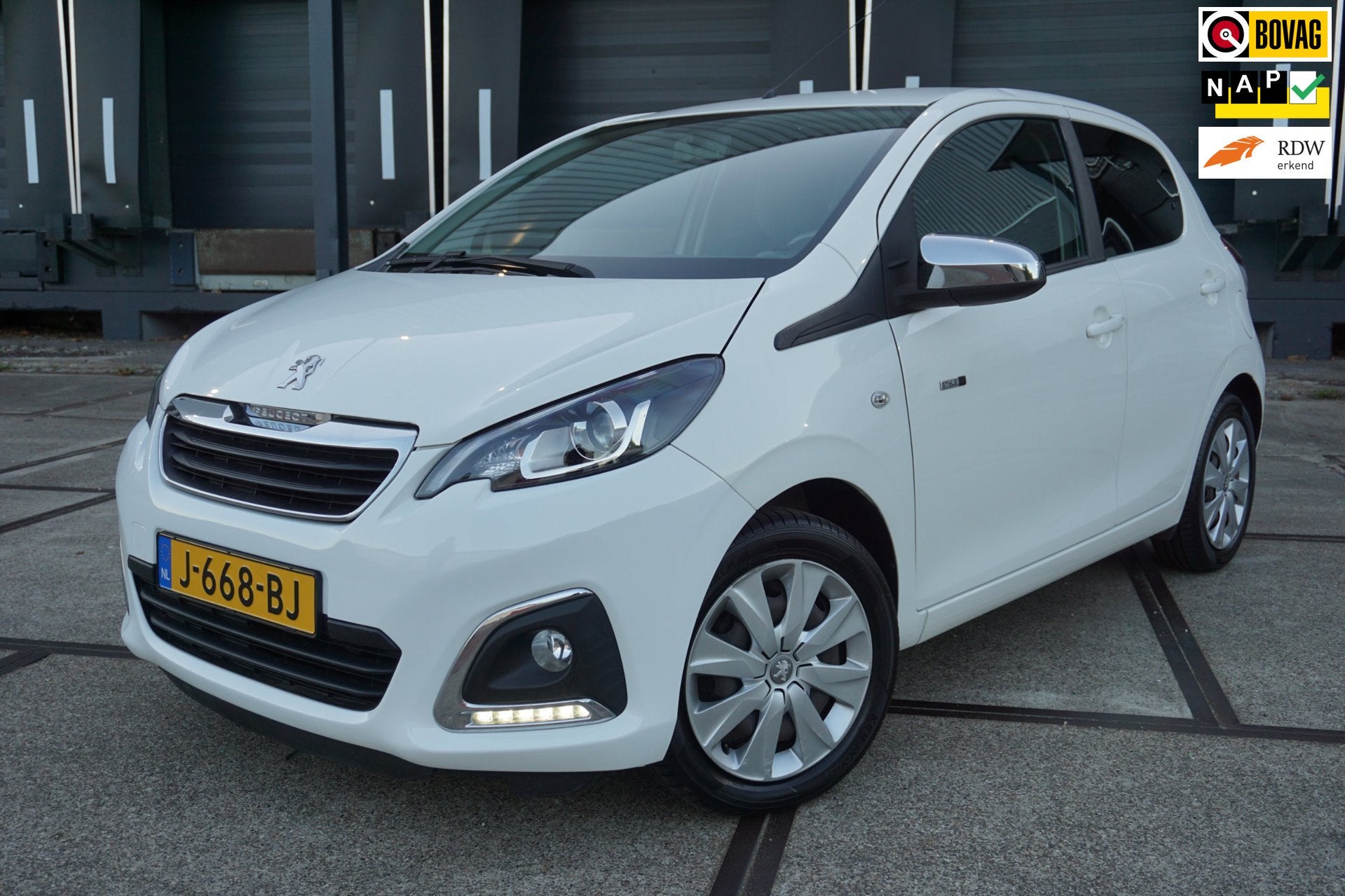 Peugeot 108 1.0 e-VTi Style * Car Play * 5 Drs *, Auto's, Voorwielaandrijving, Stof, Gebruikt, 4 stoelen