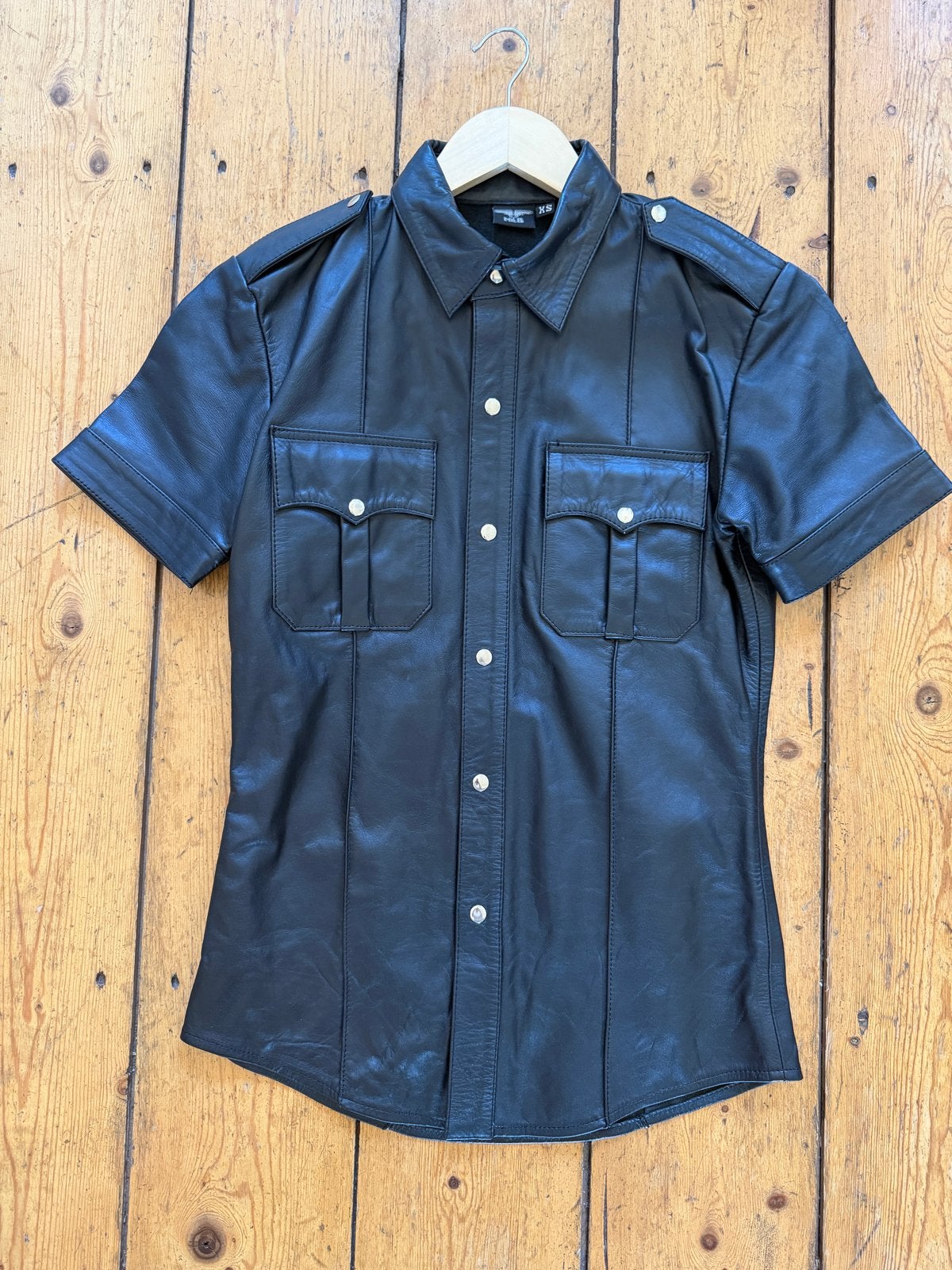 Zwart Leren shirt met Korte Mouwen - Maat XS, Kleding | Heren, Overhemden, Ophalen, Nieuw, Zwart, Halswijdte 38 (S) of kleiner