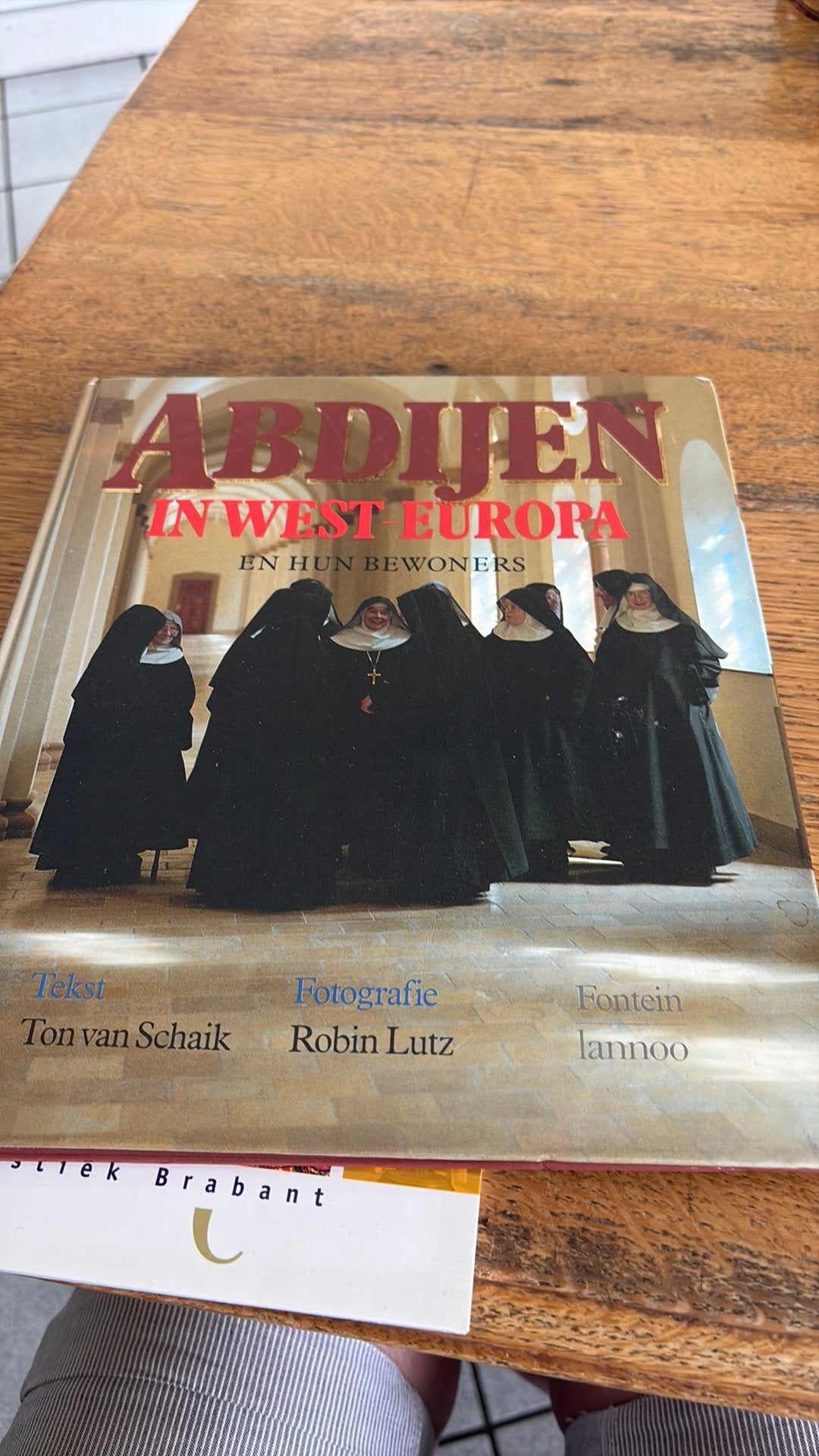Boek trappisten Franciscus abdijen west Europa, Verzamelen, Ophalen of Verzenden, Zo goed als nieuw, Boek