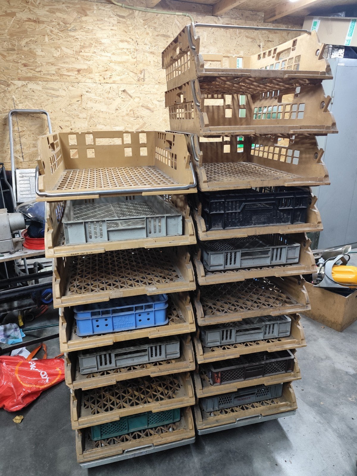 trolleys met stapelbare bakken, Ophalen, Gebruikt, Bak of Kist, Minder dan 35 cm
