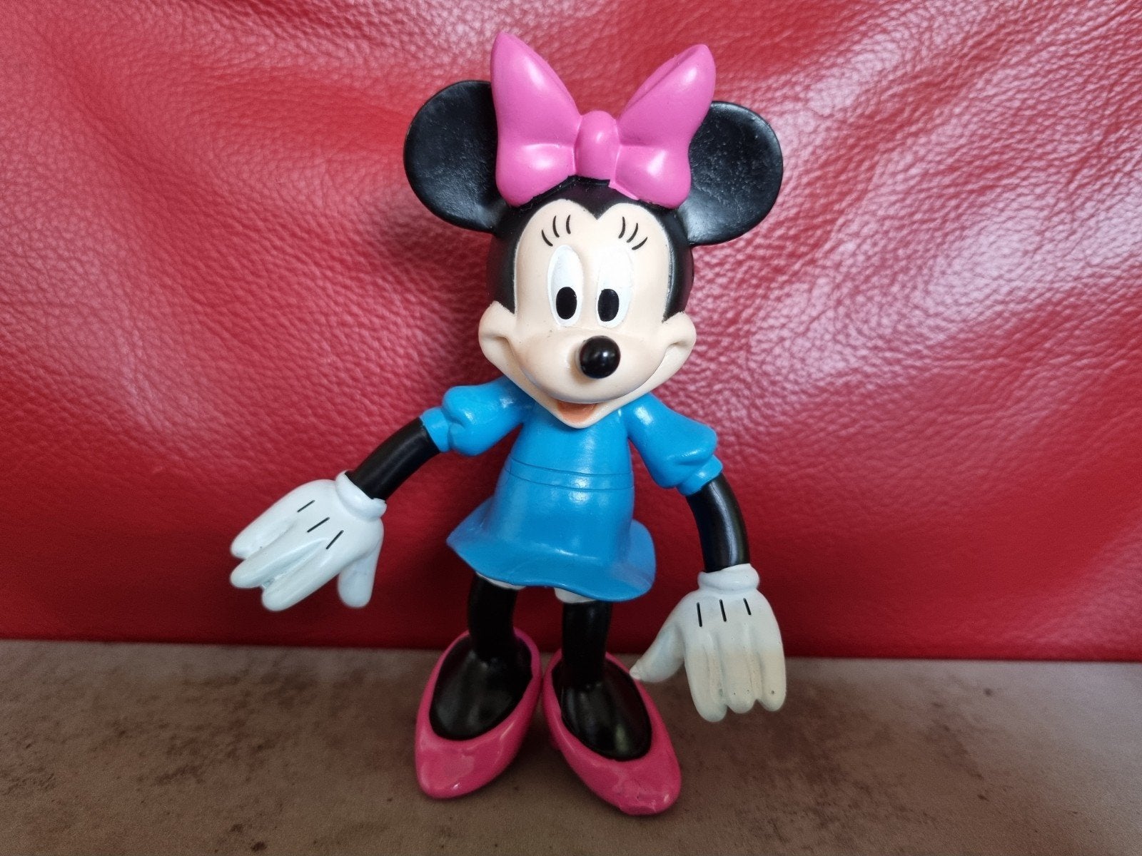 Disney,AH,2011,MINNIE MOUSE BUIGZAAM POPPETJE,13cm,Pvc,Igst!, Ophalen of Verzenden, Mickey Mouse, Zo goed als nieuw, Beeldje of Figuurtje