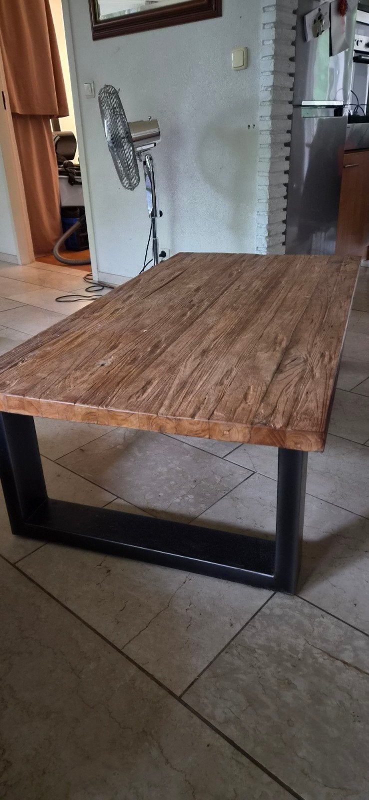 Robuuste salontafel van massief hout met metalen onderstel, Gebruikt, 100 tot 150 cm, Industrieel, Landelijk, 50 tot 100 cm