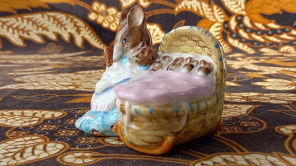 Hunca Munca mooi oud Beswick beeldje van Beatrix Potter., Antiek en Kunst, Ophalen of Verzenden