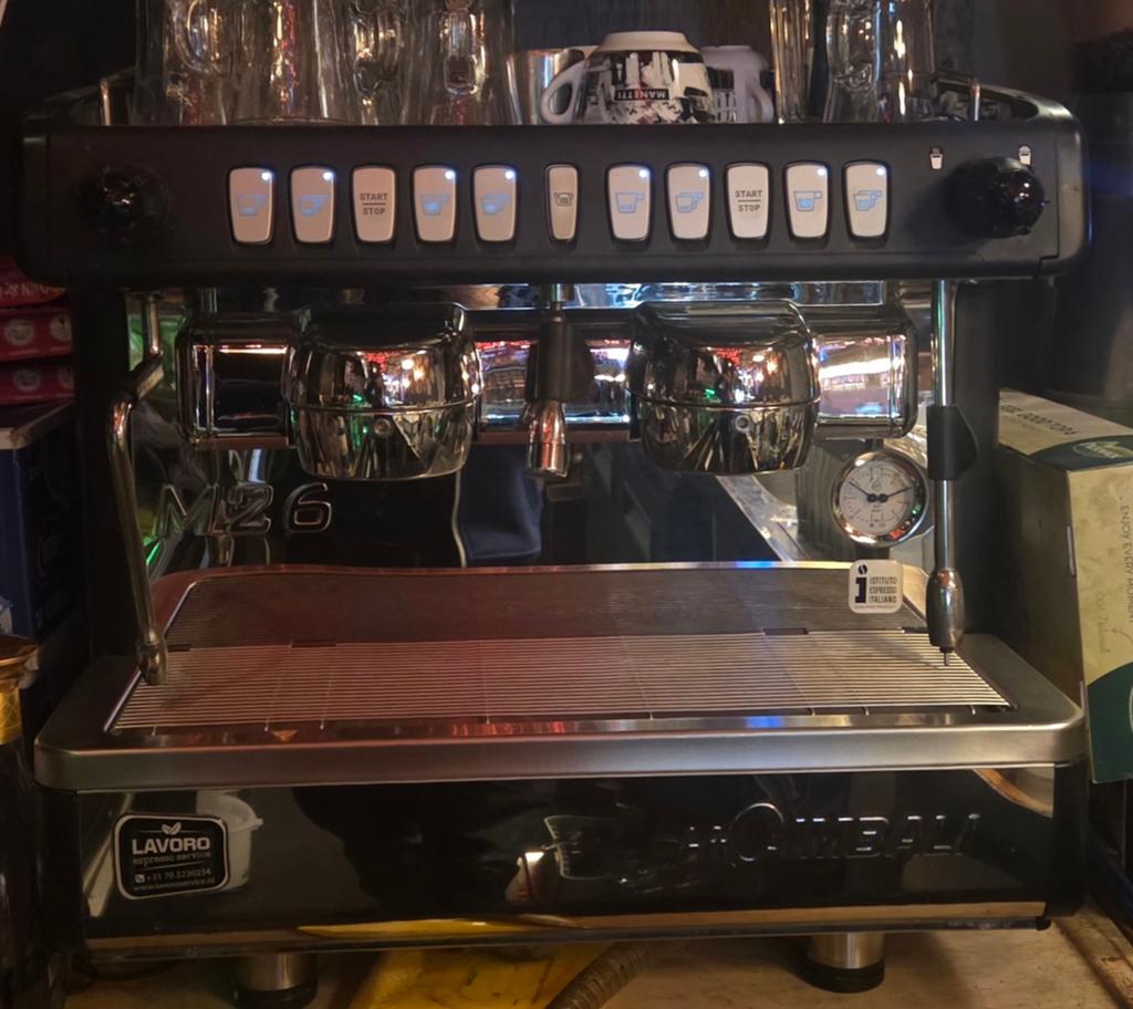 Professionele Cimbali M26 Compact Espresso machine, Espresso apparaat, 10 kopjes of meer, Gemalen koffie, Zo goed als nieuw