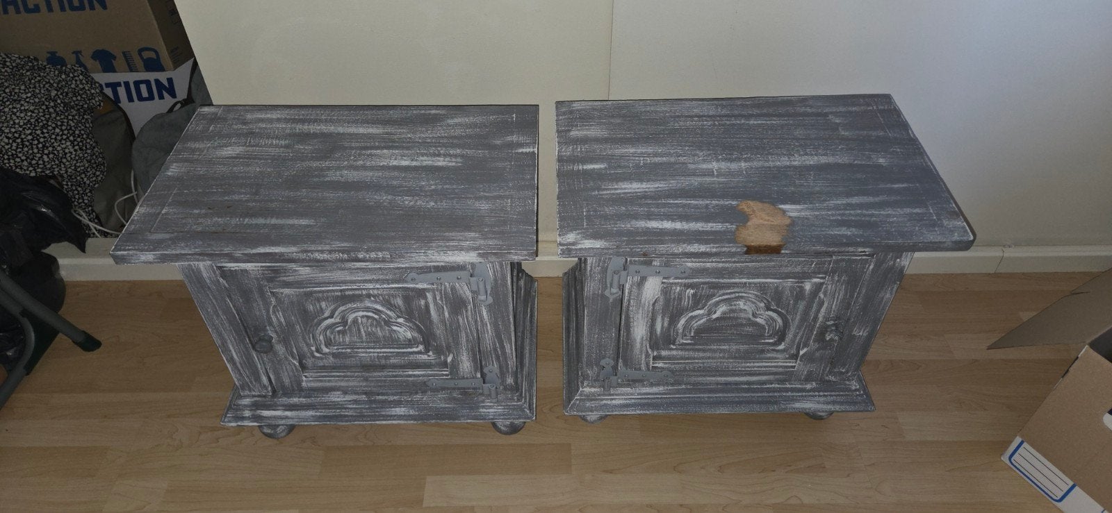 2 handgeschilderde nachtkastjes - uniek design, Ophalen, Minder dan 45 cm