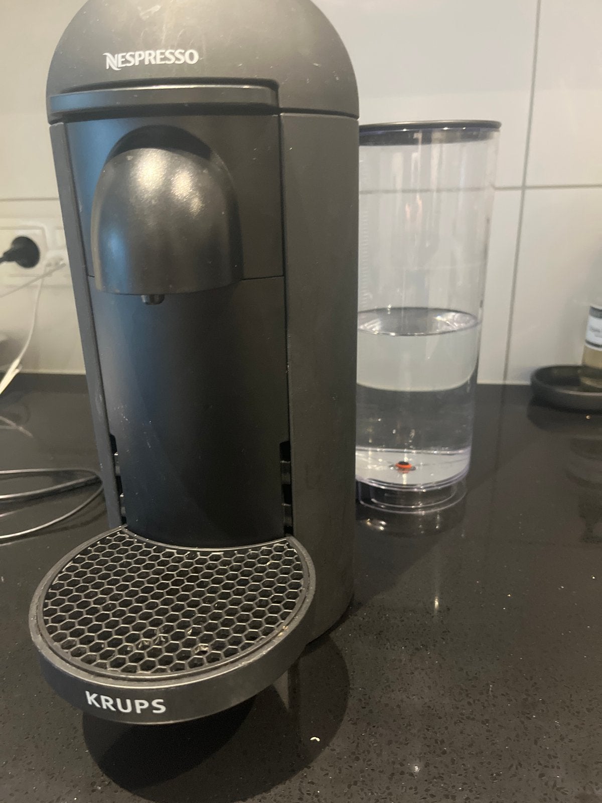 Nespresso Krups koffiezetapparaat met vertuo capsules, Witgoed en Apparatuur, Koffiezetapparaten, Gebruikt, Espresso apparaat
