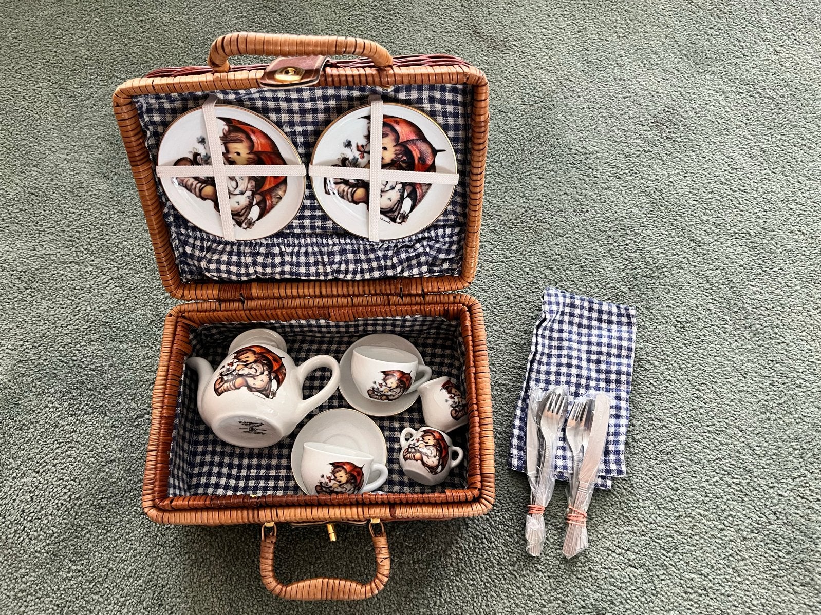 M.J. Hummel picknickmand met kindertheeserviesje NIEUW, Ophalen of Verzenden, Nieuw