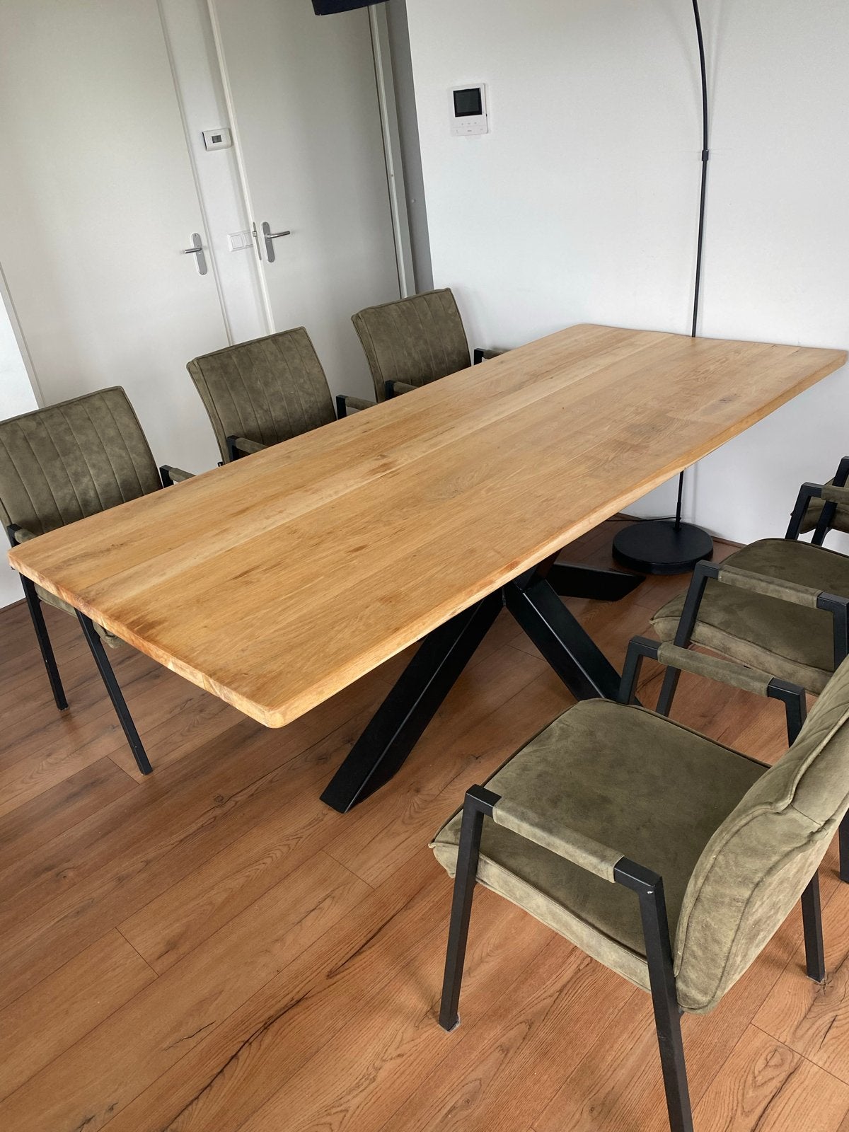 Eikenhouten eettafel met 6 industriële stoelen, Huis en Inrichting, Tafels | Eettafels, Ophalen, 100 tot 150 cm, Eikenhout, 200 cm of meer
