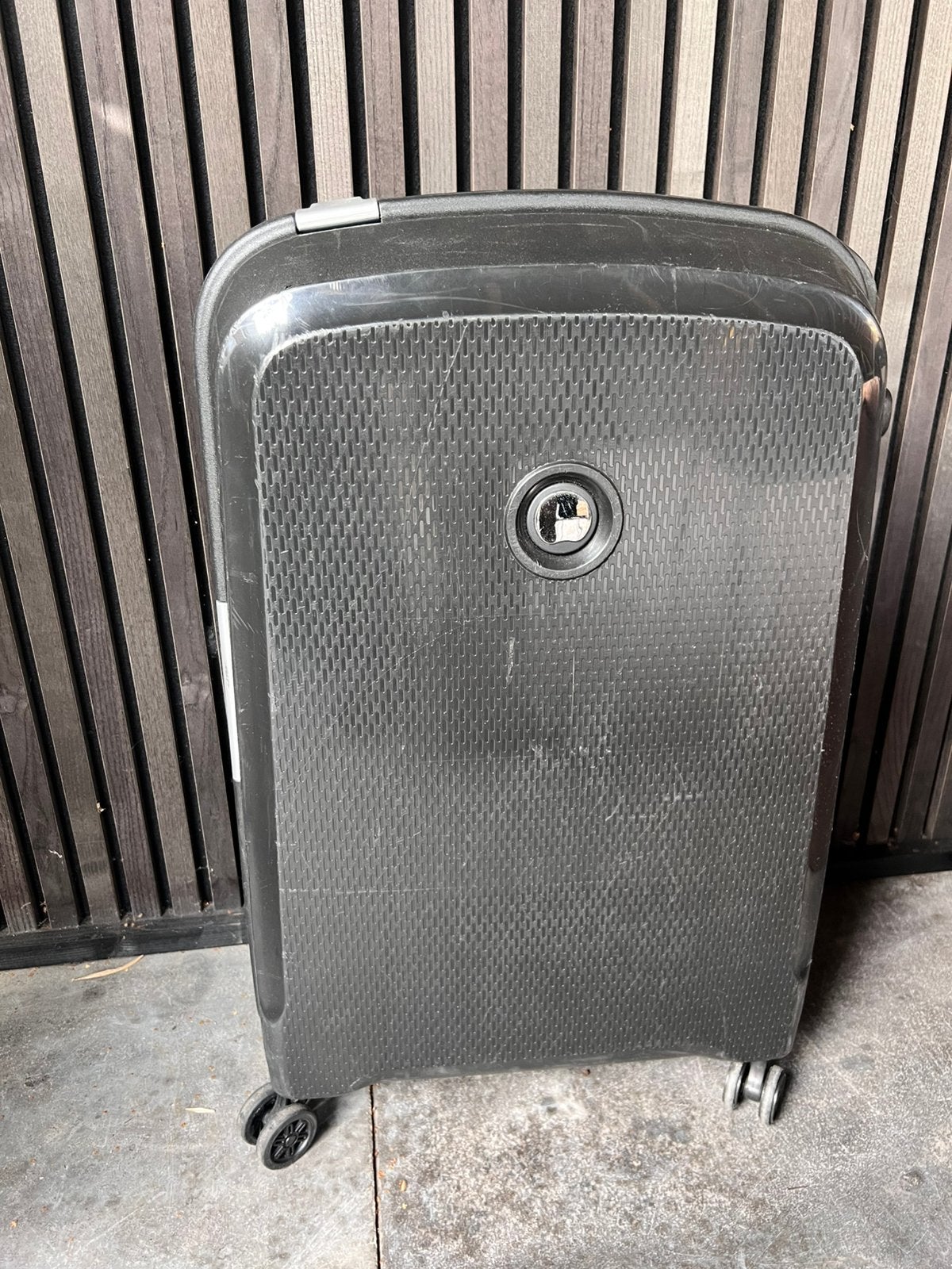 DELSEY ZWARTE GROTE REISTROLLEY REISKOFFER KOFFER TSA SLOT, Ophalen, Gebruikt, Hard kunststof, 45 tot 55 cm