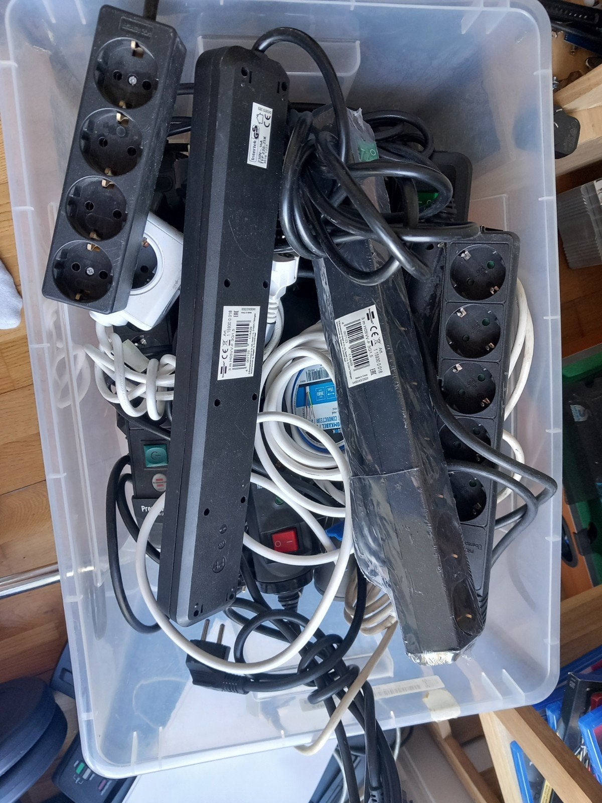 Grote partij stekkerdozen en kabels, Doe-het-zelf en Verbouw, Elektra en Kabels, Ophalen, Gebruikt, Overige merken, Stekkerdoos