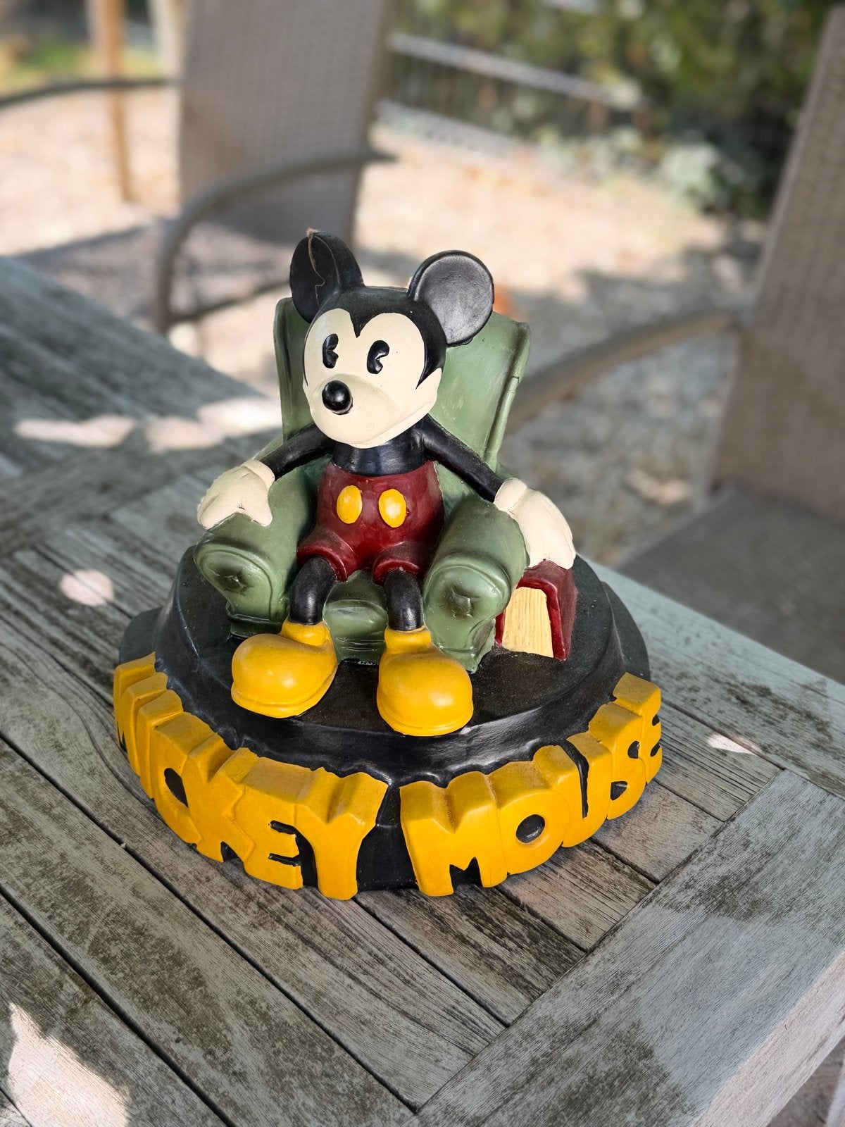 Vintage Mickey Mouse beeldje op stoel, Ophalen of Verzenden, Mickey Mouse, Gebruikt, Beeldje of Figuurtje