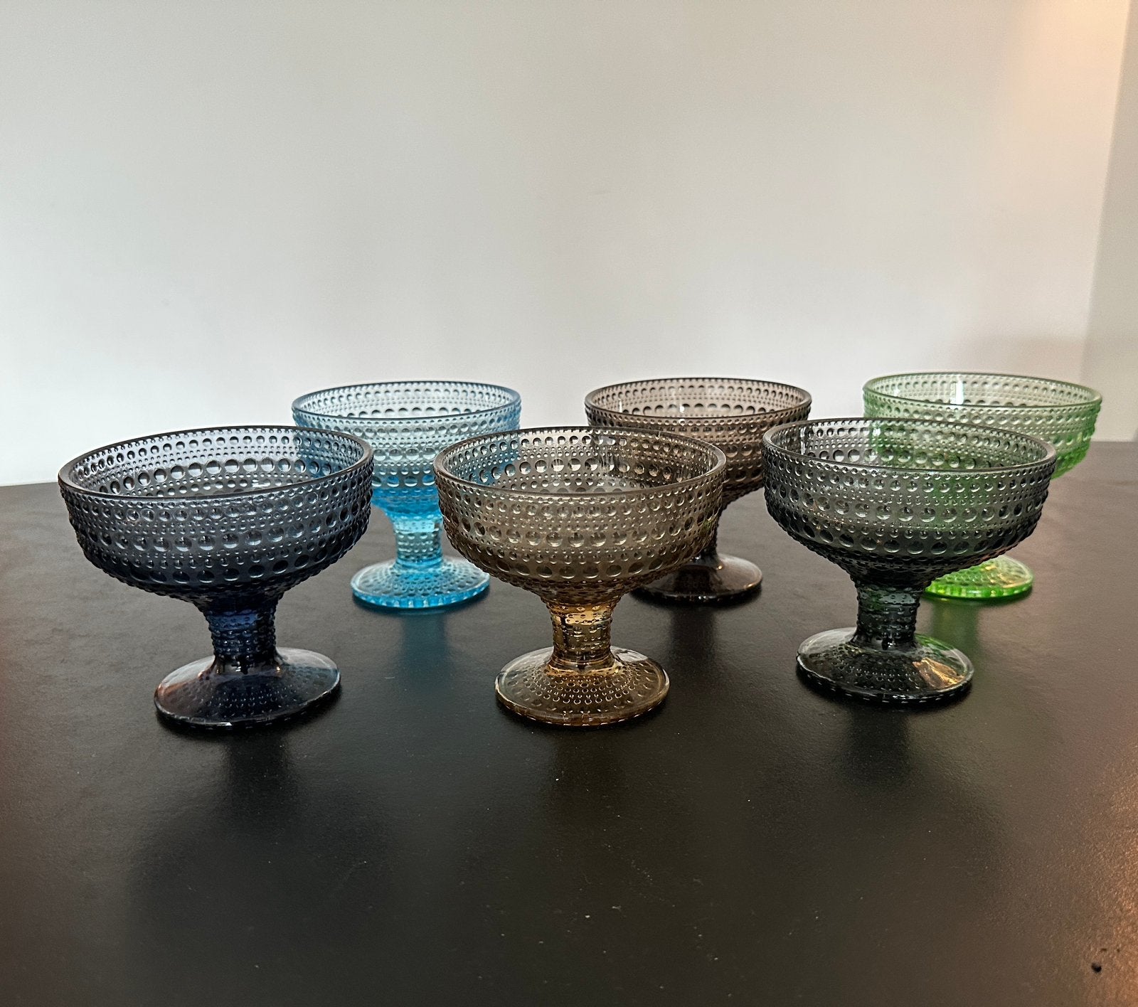 6x Iittala Kastehelmi 35cl coupe Oiva Toikka diverse kleuren, Huis en Inrichting, Ophalen, Overige merken, Overige typen, Overige stijlen