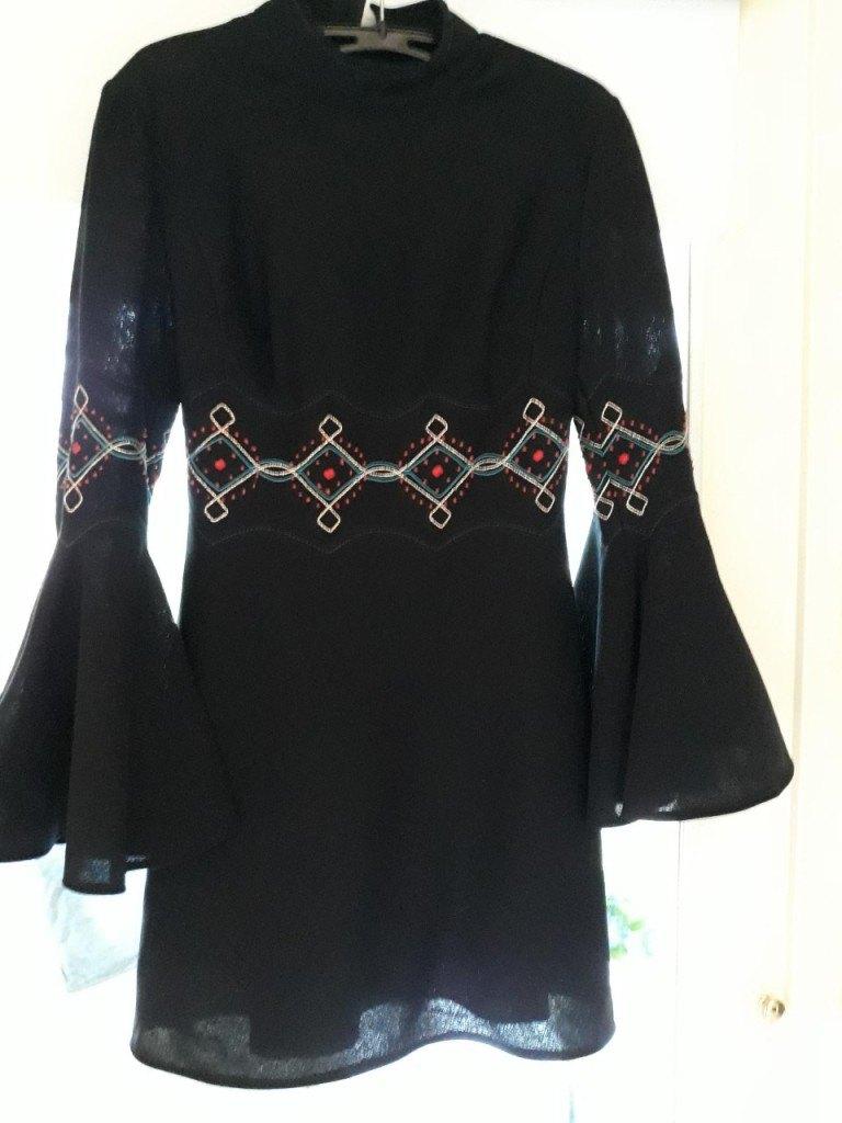 HÉÉL MOOI ZWART JURKJE MET HANDWERK BORDUURSEL.IS 2XGEDRAGEN, Zwart, Ophalen of Verzenden, Zo goed als nieuw, Maat 36 (S)