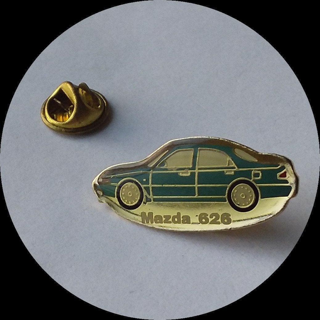 MAZDA 626 pin, Verzamelen, Speldjes, Pins en Buttons, Ophalen of Verzenden, Zo goed als nieuw, Transport, Speldje of Pin