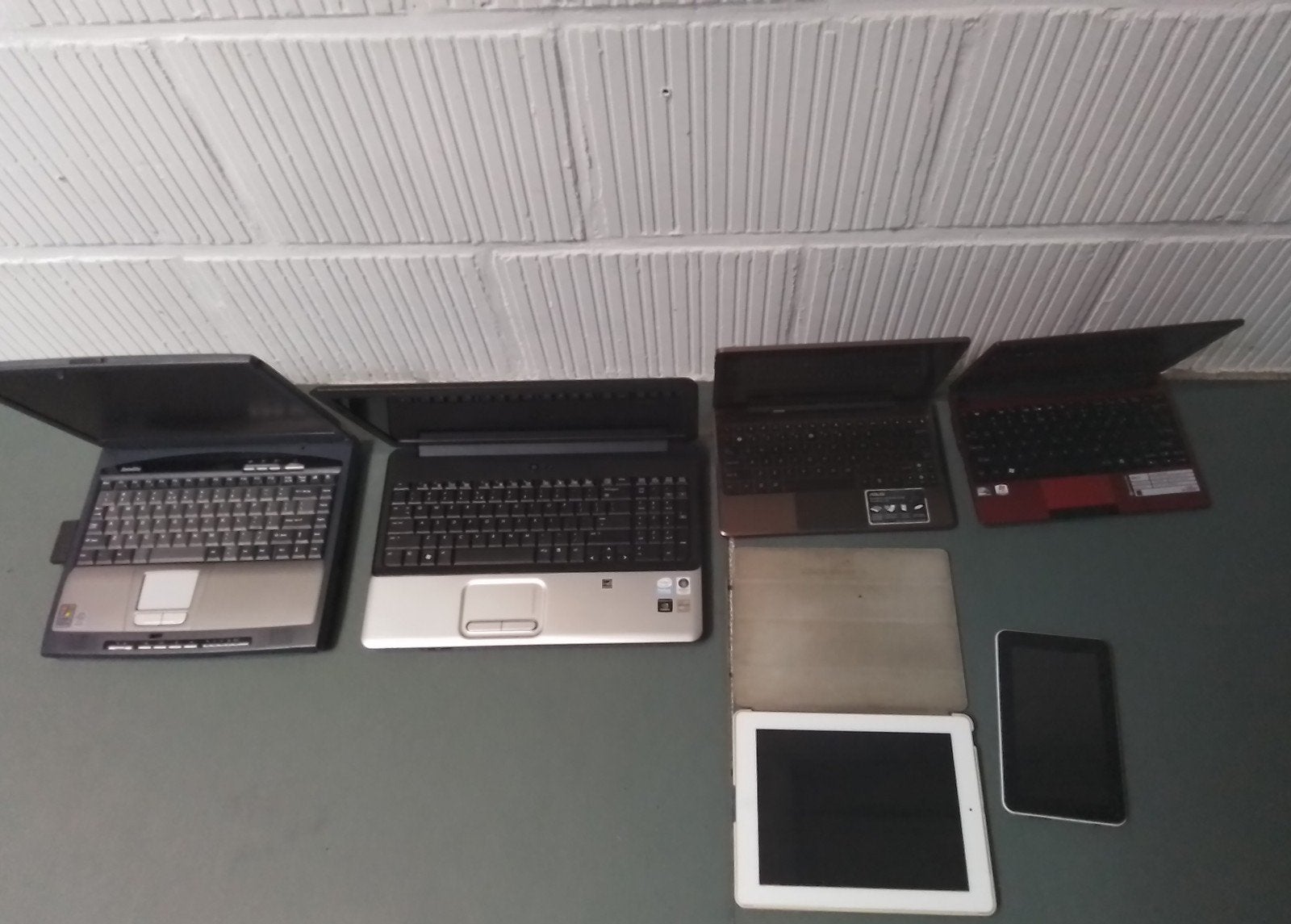 Partij laptops en tablets (Packard Bell, Toshiba,, Computers en Software, Onbekend, HDD, Minder dan 4 GB, Diverse (Packard Bell, Toshiba, Asus, Compaq, Apple, Lenco)